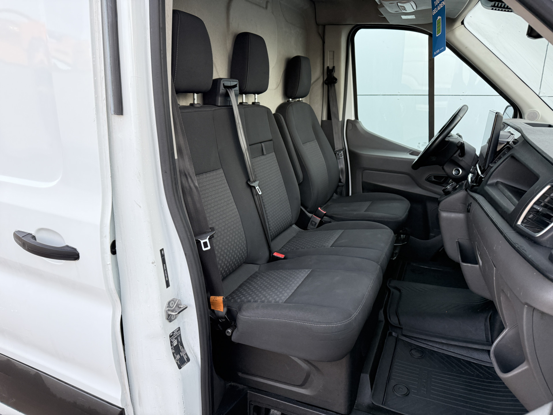 Ford e-Transit 68kWh 184PK L2H2 317km WLTP 95,6% (SOH) BEV Snelladen 360° Camera Cruise control Climate control Carplay Navigatie Parkeersensoren
