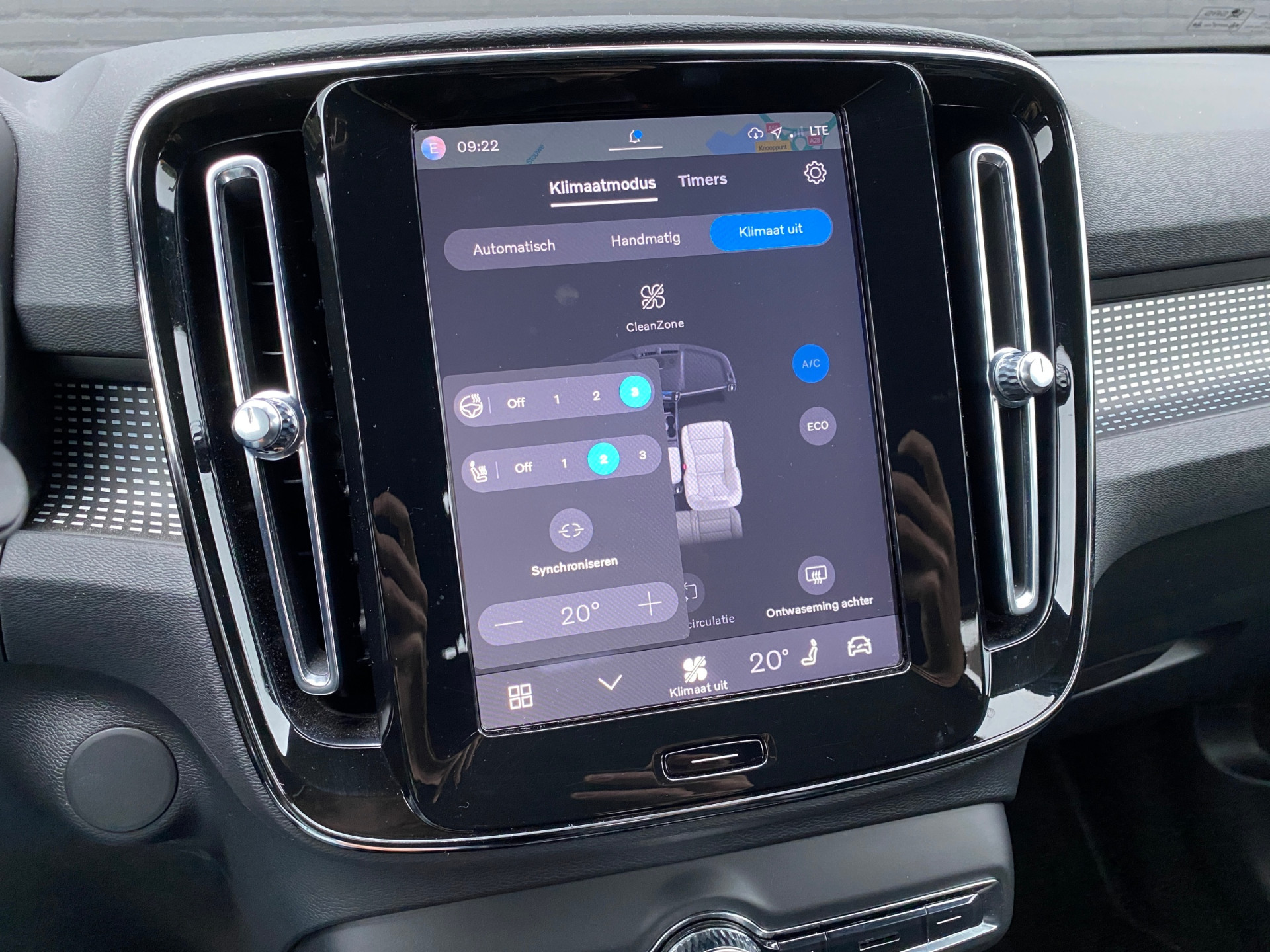 Volvo XC40 Recharge P8 AWD R-Design 408 pk | apple carplay | stoel-stuurverwarming | leder-alcantara | elektr. a. klep | BTW