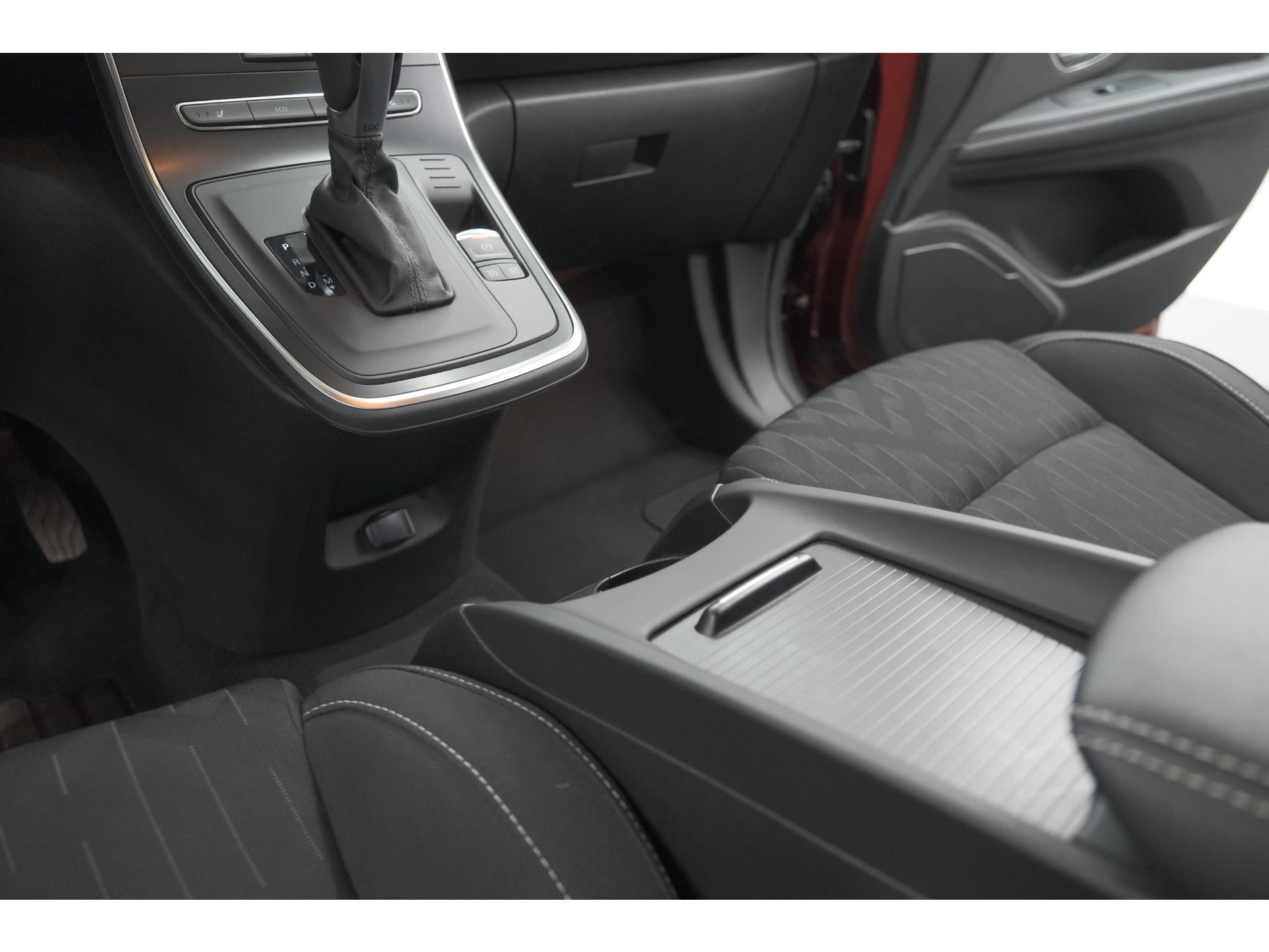 Renault Scénic TCe 140 EDC Limited | Camera | Stoelverwarming | Navigatie | Apple Carplay