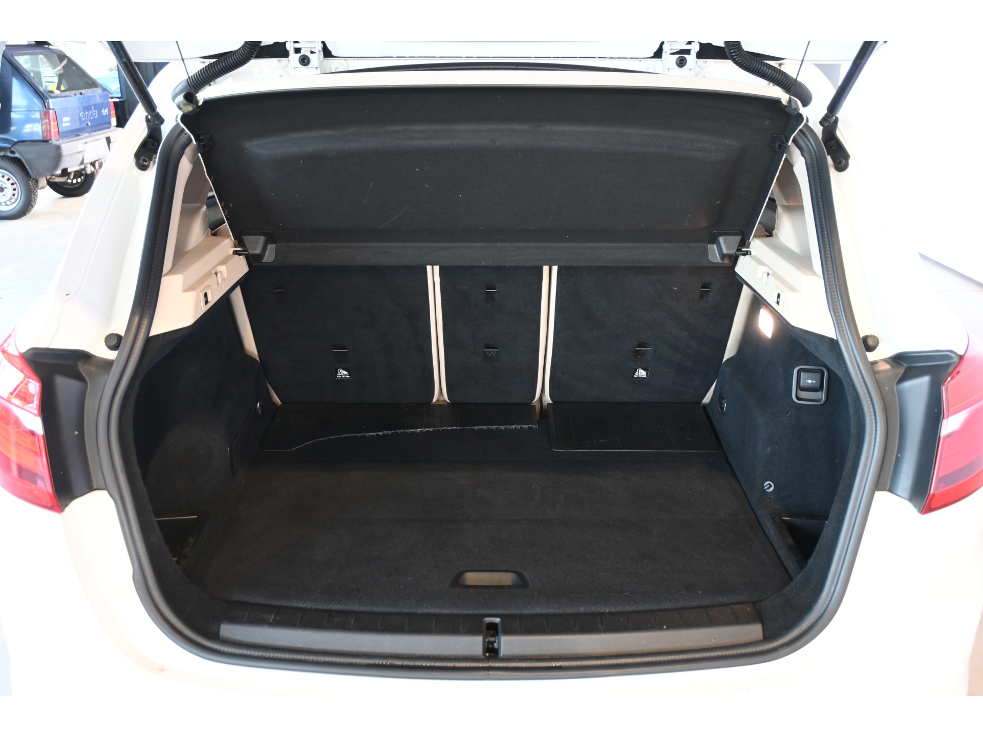 BMW 2-serie Active Tourer 218i High Executive Nap Clima Cruise Panoramadak Trekhaak PDC Navigatie LED Stoelverwarming Inruil Mogelijk!