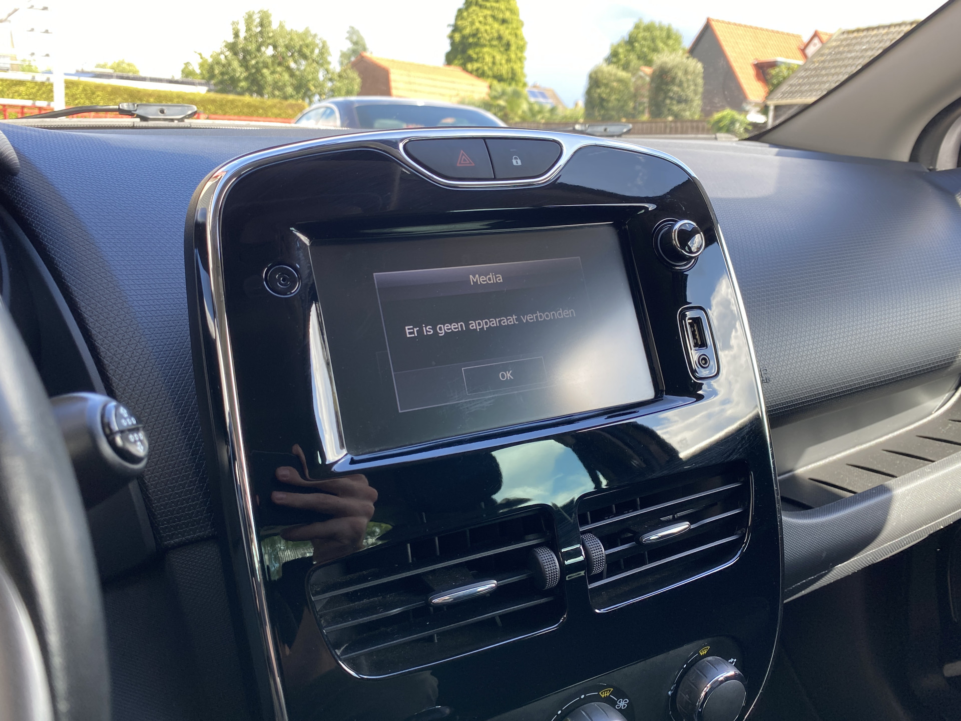 Renault Clio 0.9 TCe ECO Night&Day 90 pk | dealer onderh. | navigatie | cruise control | parkeersensor | privacy glas | airco | NL auto