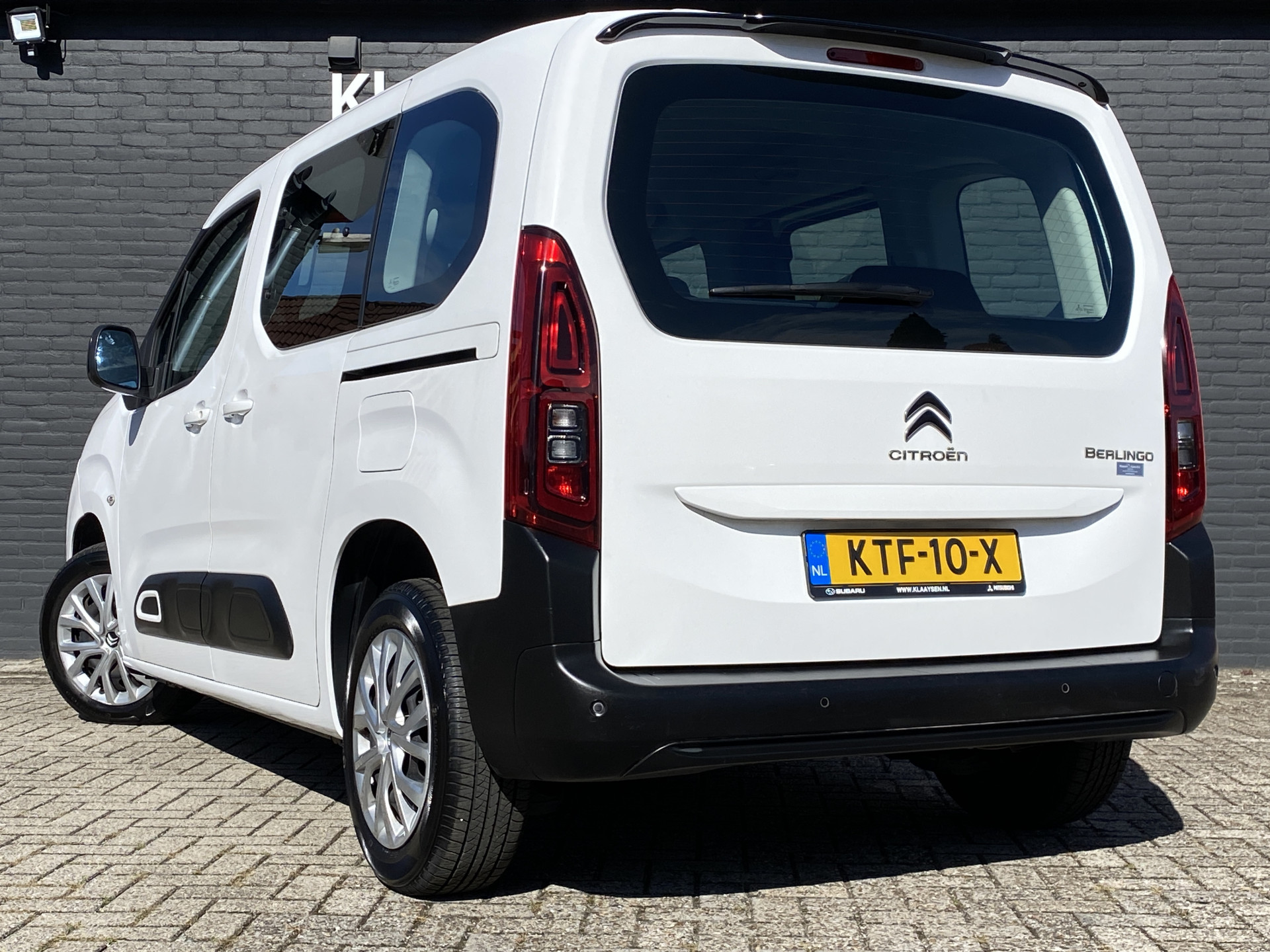 Citroën Berlingo 1.2 PureTech Feel | dealer onderh. | navigatie | cruise control | airco | parkeersensoren | all season banden