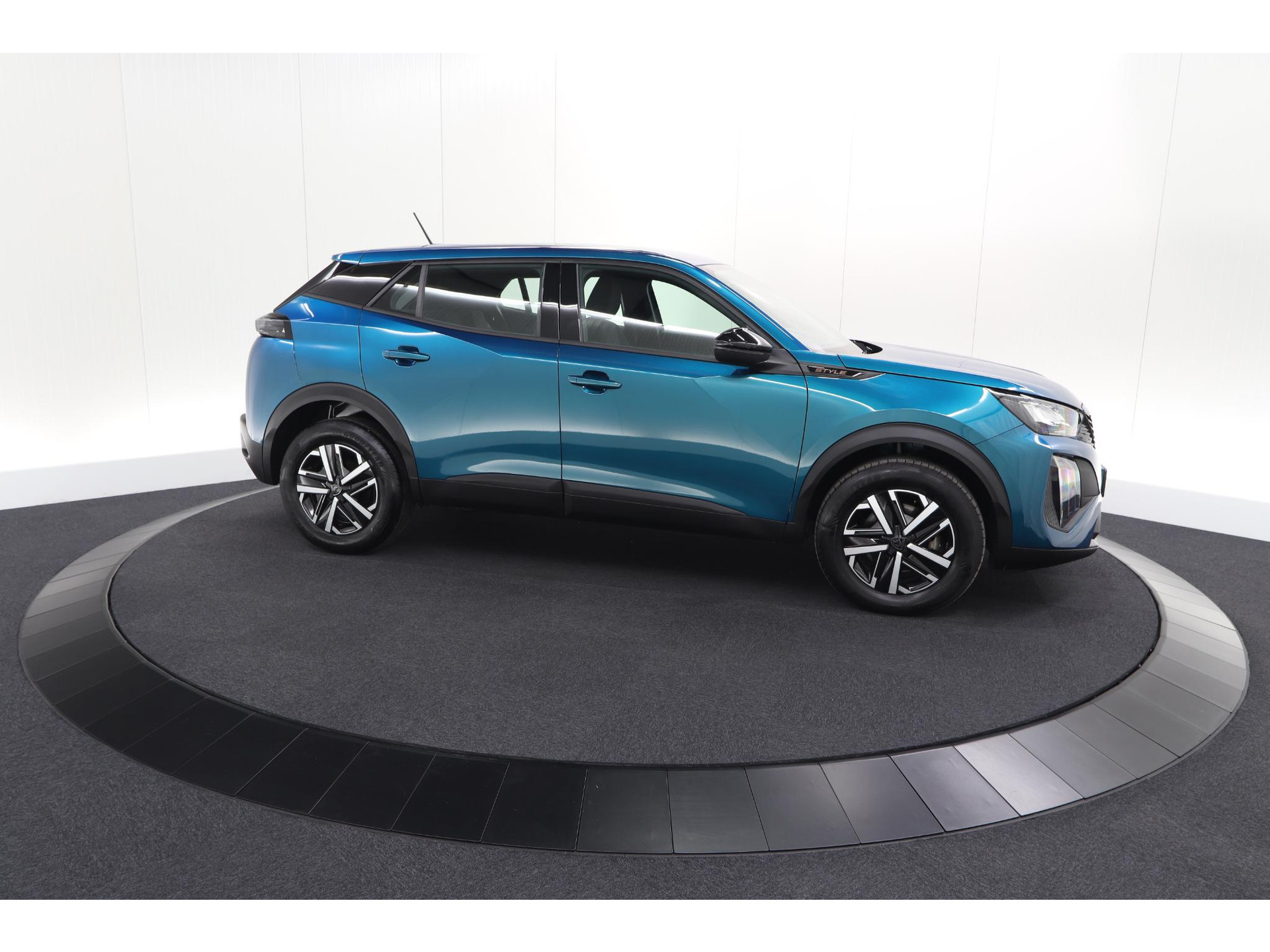 Peugeot 2008 Hybrid 136 e-DCS6 Style | Apple Carplay | Parkeersensoren | Climate control