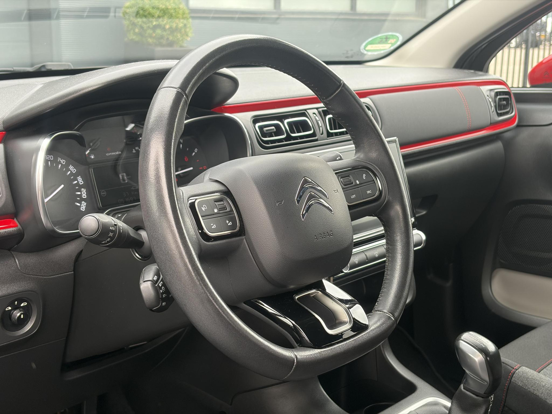 Citroen C3 1.2 PureTech S&S Shine D-riem vv in 08-2026 l 1e Eigenaar l Camera l Carplay l Navi l 110pk l Dealer Onderhouden l Clima l Cruise l 6 Bak l Pdc l Lm velgen l N.A.P l Apk tot 02-2027