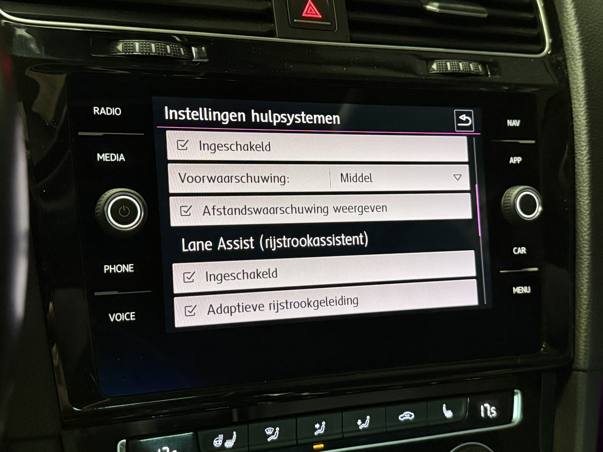 Volkswagen Golf 1.5 TSI Highline Business R | Distr.riem vv 207.000km | Stoel/Stuurverw. | Panoramadak |