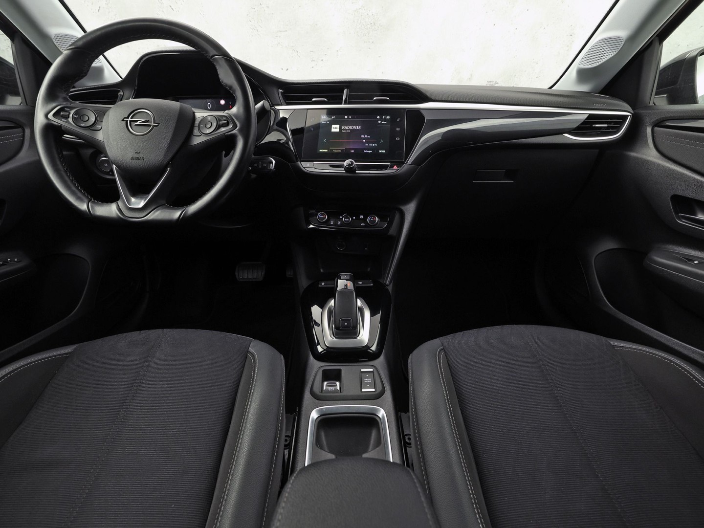 Opel Corsa 1.2 Elegance Sport Automaat (VIRTUAL COCKPIT, APPLE CARPLAY, GROOT NAVI, 360 CAMERA, SPORTSTOELEN, GETINT GLAS, LM VELGEN, LEDER STUURWIEL, NIEUWSTAAT)