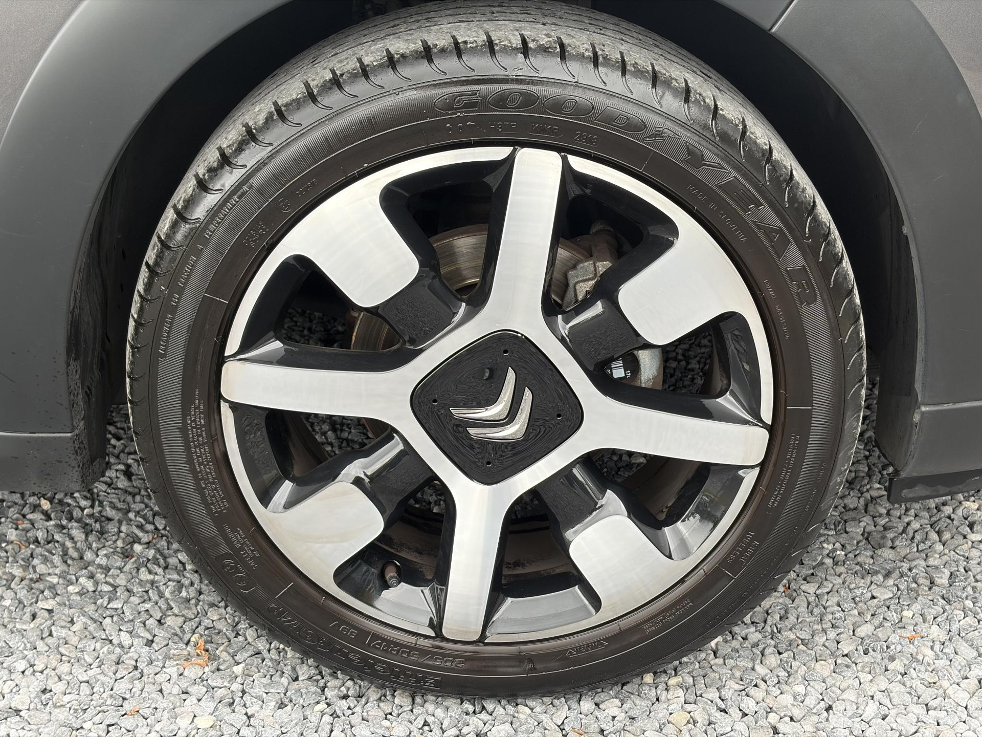 Citroen C3 1.2 PureTech S&S Shine D-riem vv in 02-2025 l 1e Eigenaar l Dealer Onderhouden l 110pk l Navi l Camera l Carplay l Clima l Cruise l Lm velgen l 6 Bak l Rijstrooksensor l Pdc l N.A.P l Apk tot 03-2027