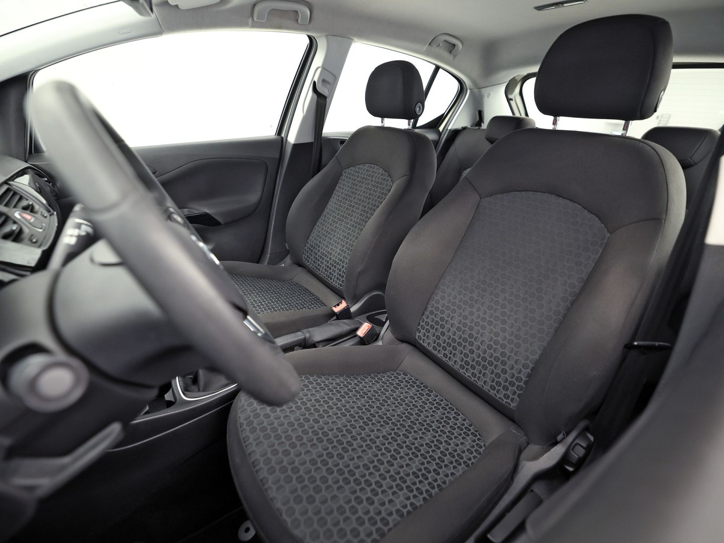 Opel Corsa 1.4 Color Edition (5 DEURS, AIRCO, SPORTSTOELEN, CRUISE, ELEK RAMEN, NIEUWE APK, NIEUWSTAAT)