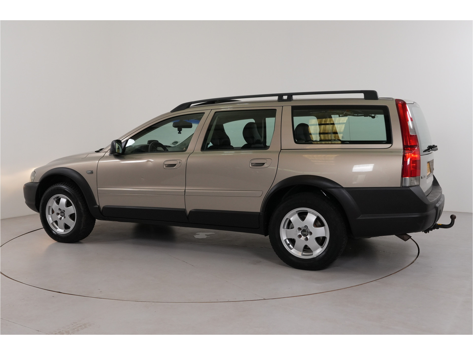 Volvo V70 Cross Country 2.4 T Geartr. Comf. | Blijvend Youngtimer | Trekhaak | Lage stand |
