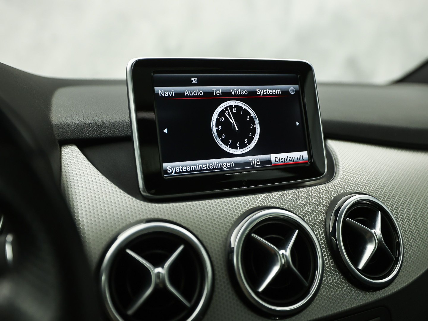 Mercedes-Benz B-Klasse 180 Sport Automaat (PANORAMADAK, GROOT NAVI, CLIMATE, SPORTSTOELEN, LEDER, XENON, CRUISE, NIEUWE APK, NIEUWSTAAT)