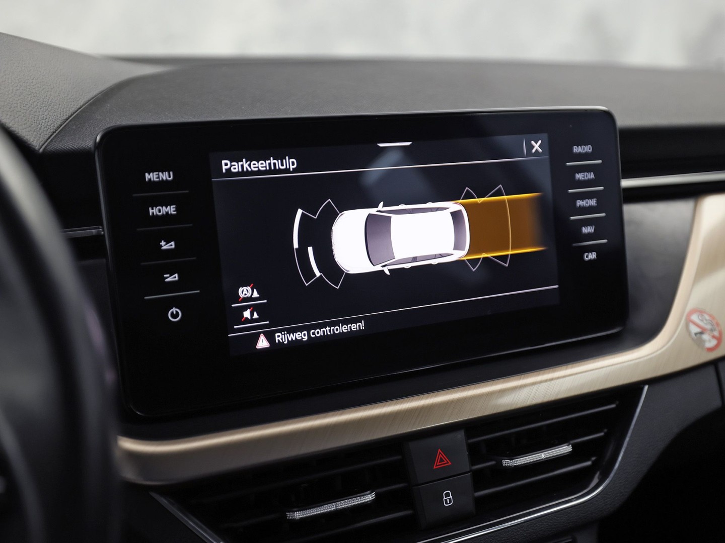 Škoda Scala 1.0 TSI Sport Automaat (GROOT NAVI, VIRTUAL COCKPIT, CLIMATE, APPLE CARPLAY, STOELVERWARMING, NIEUWE APK, NIEUWSTAAT)