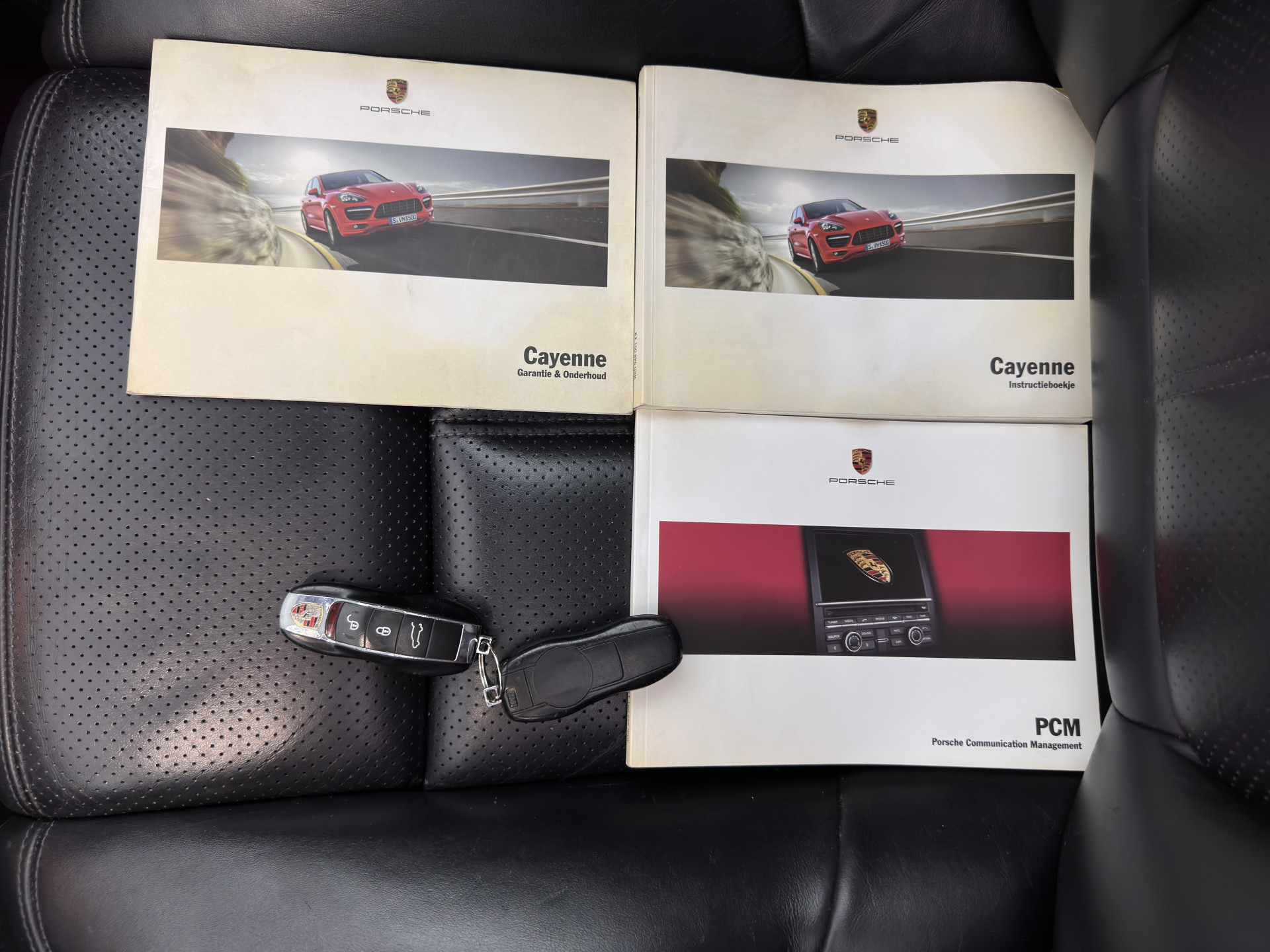 Porsche Cayenne 3.0 D Aut. *PANO | LEATHER | XENON-PLUS | SPORT-CHRONO | HEATED-COMFORTSEATS | BOSE-SOUND | MEMORY-PACK |  AIR-SUSPENSION | NAVI-FULLMAP | TOWBAR | LANE-ASSIST | SHIFT-PADDLES | 18''ALU*