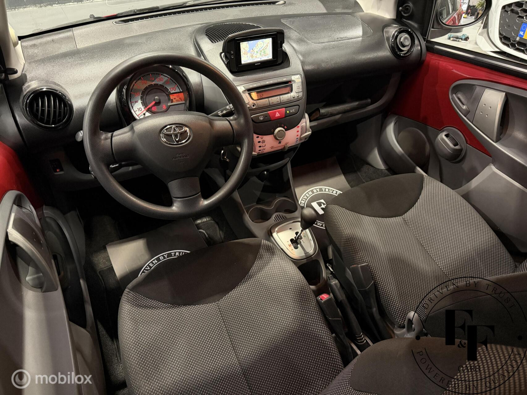 Toyota Aygo 1.0-12v Aspiration Red Navigator|Automaat|NAP|Navi