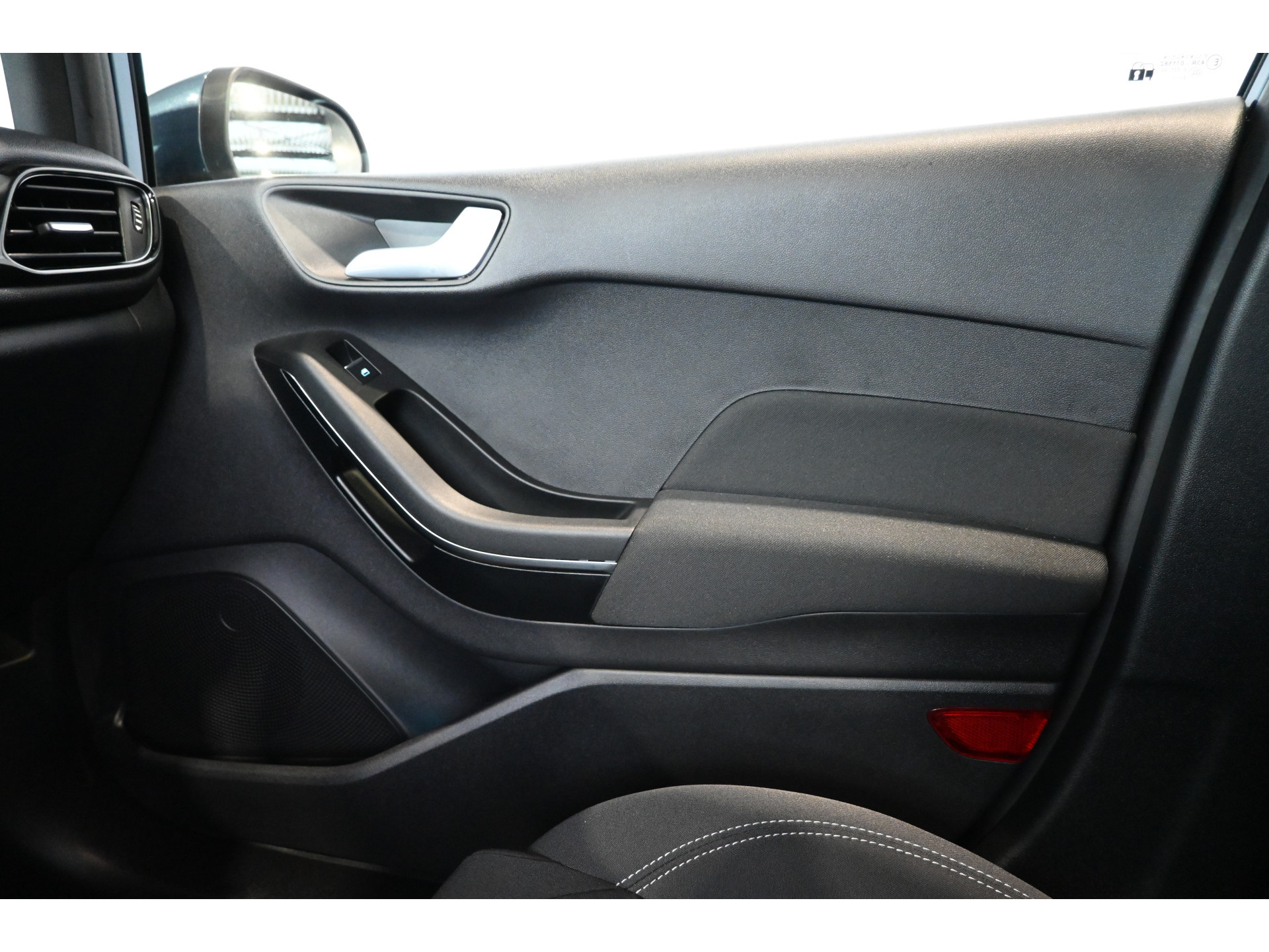 Ford Fiesta 1.0 EcoBoost Titanium Automaat Clima Navigatie LED Carplay Rijklaarprijs Inruil Mogelijk!