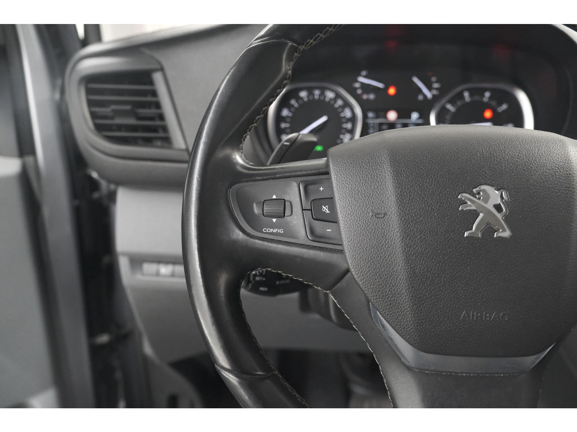 Peugeot Expert 2.0 BlueHDI 180 Automaat Standard Premium | Standkachel | Trekhaak | Head-Up Display | Camera | Apple Carplay | Laadruimte Betimmering