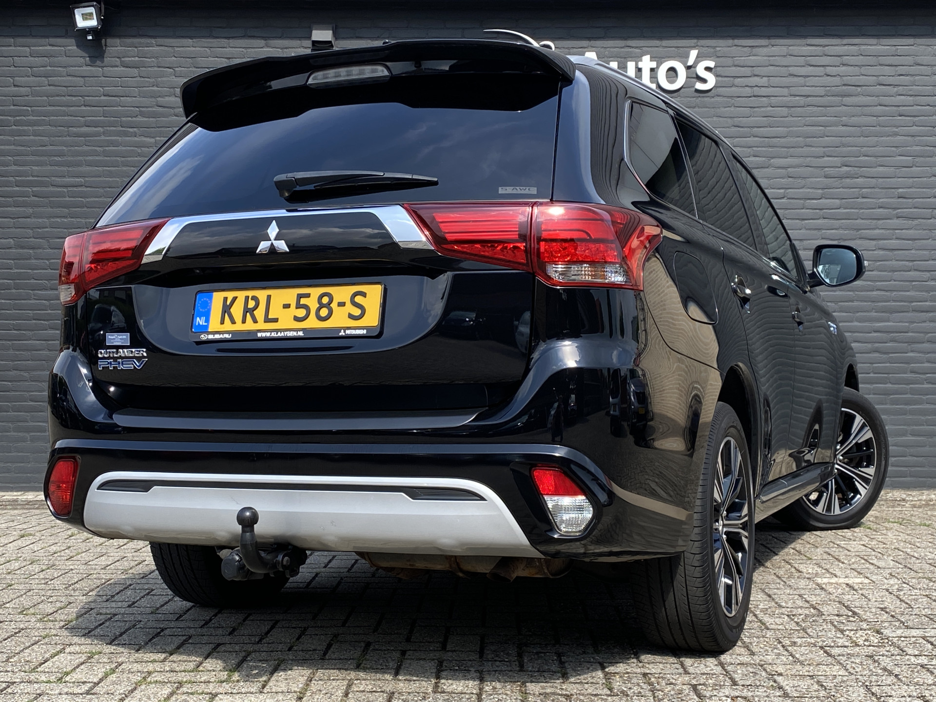 Mitsubishi Outlander 2.4 PHEV Intense+ 4WD 225 pk AUT. | 1e eigenaar | navigatie | trekhaak | elektr. v. stoel | carplay | alcantara