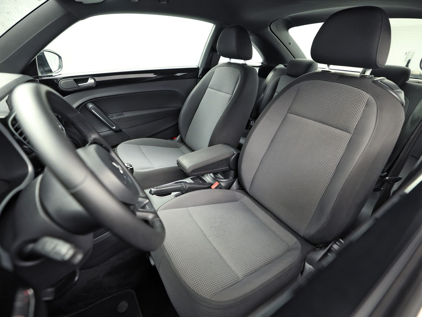 Volkswagen Beetle 1.2 TSI Sport (NAVIGATIE, CLIMATE, STOELVERWARMING, SPORTSTOELEN, LM VELGEN, CRUISE, NIEUWSTAAT)