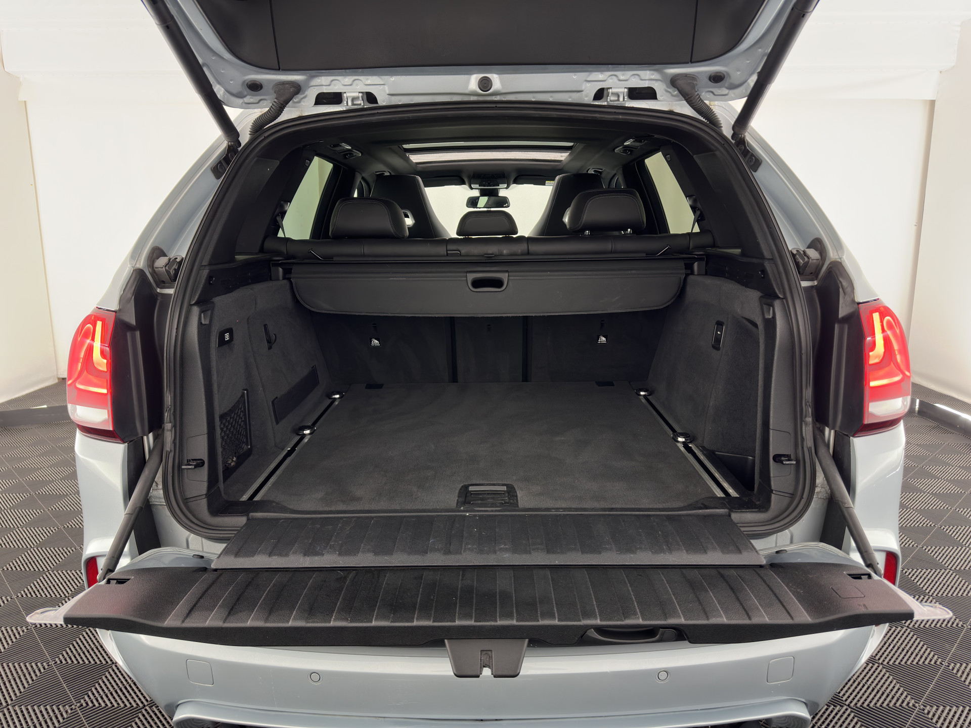 BMW X5 M Aut. *PANO | HEAD-UP | LEATHER | FULL-LED | NAVI-FULLMAP | MEMORY-PACK | HARMAN/KARDON-AUDIO | KEYLESS | CAMERA | HEATED-COMFORTSEATS | SHIFTPADDLES | TOWBAR | 20''ALU*