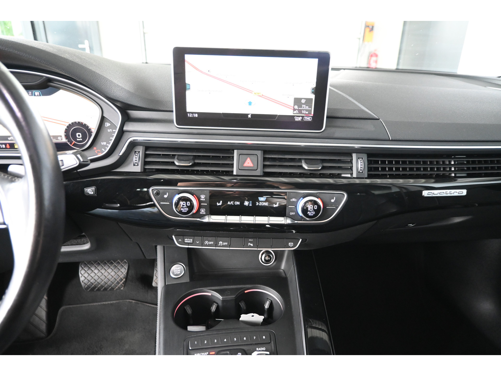 Audi A4 Avant 2.0 TFSI quattro S-Line Automaat Navigatie Panoramadak Adaptief Matrix LED Goed Onderhouden! Inruil Mogelijk!