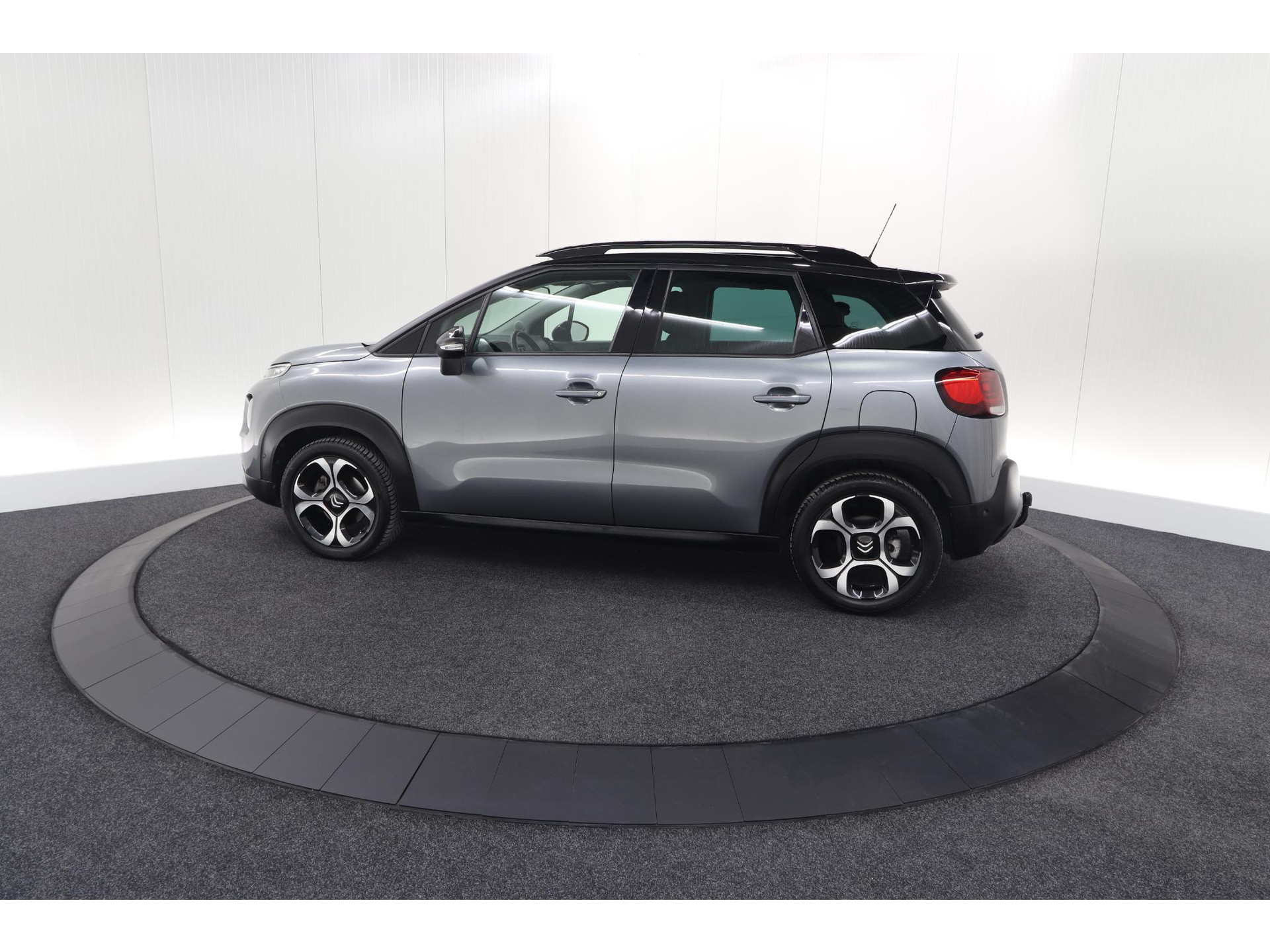 Citroen C3 Aircross PureTech 110 EAT6 Shine | Trekhaak | Panoramadak | Head-Up Display | Camera | Navigatie