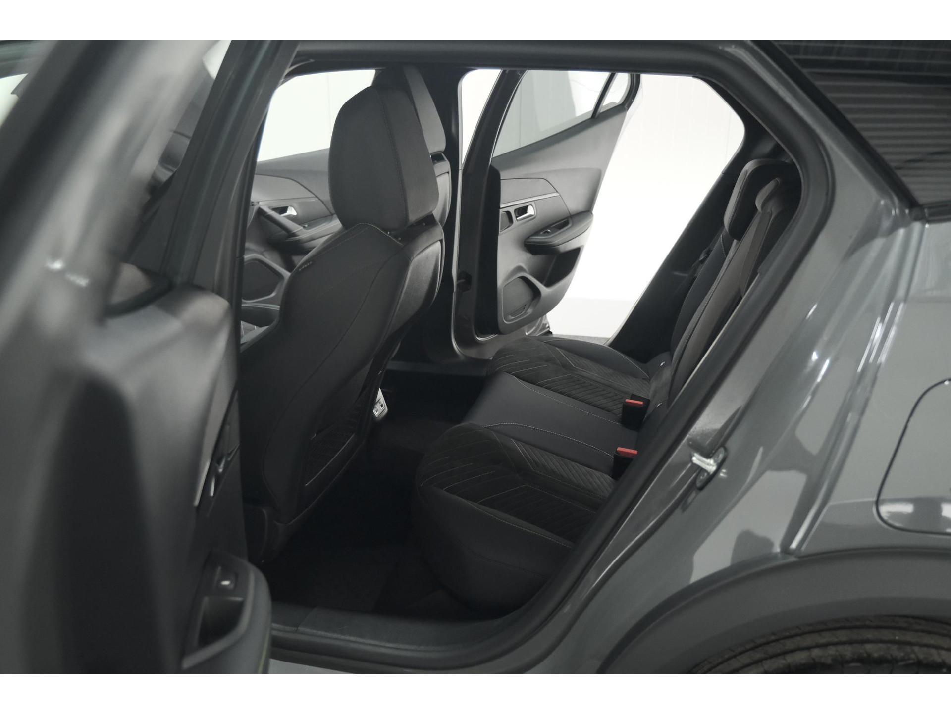 Peugeot 2008 PureTech 130 EAT8 GT | 360 Camera | Stoelmassage | Adaptieve Cruise Control | Dodehoekdetectie