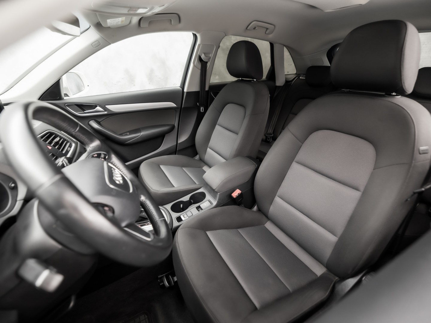 Audi Q3 1.4 TFSI Sport 150Pk Automaat (NAVIGATIE, CLIMATE, STOELVERWARMING, GETINT GLAS, SPORTSTOELEN, BLUETOOTH, NIEUWE APK, NIEUWSTAAT)