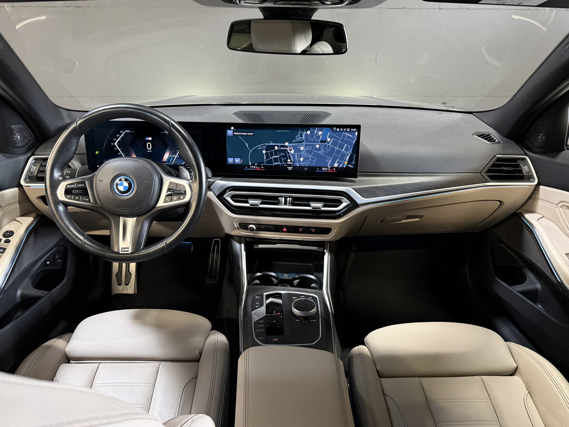 BMW 3-serie Touring 330e | M-Sport | Facelift | Lederen sportstoelen | Harman/Kardon | Sfeerverlichting | Full LED