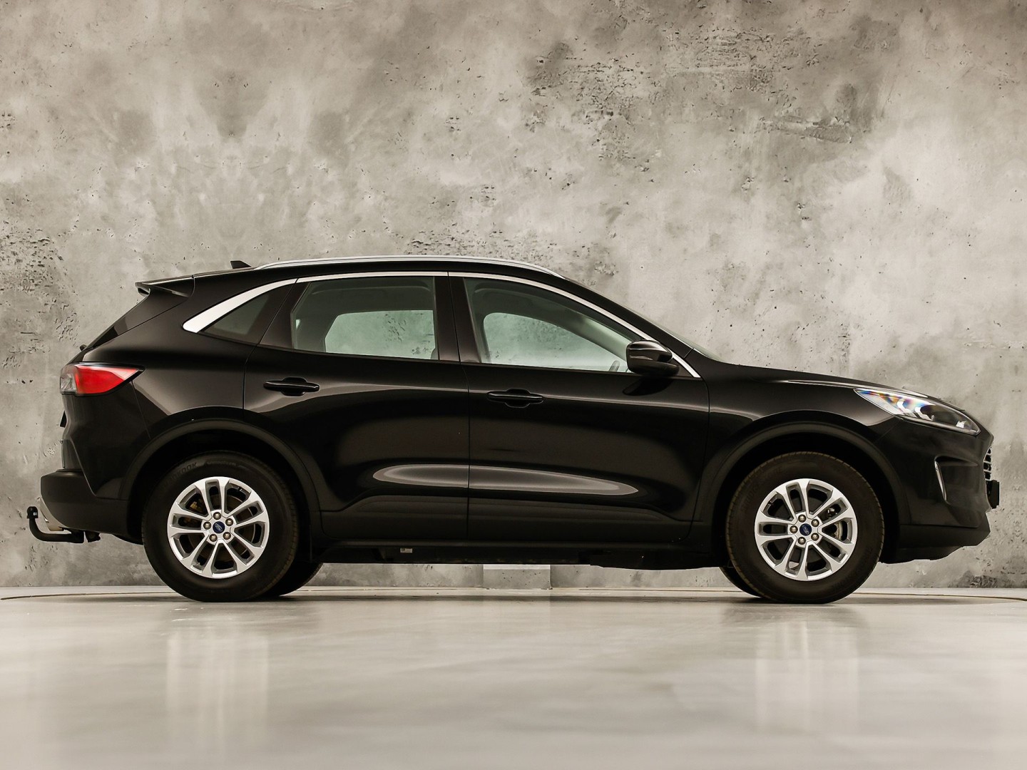 Ford Kuga 2.5 PHEV Titanium Sport 225Pk Automaat (VIRTUAL COCKPIT, SOH 93%, APPLE CARPLAY, GROOT NAVI, CAMERA, SPORTSTOELEN, CRUISE, TREKHAAK, NIEUWSTAAT)