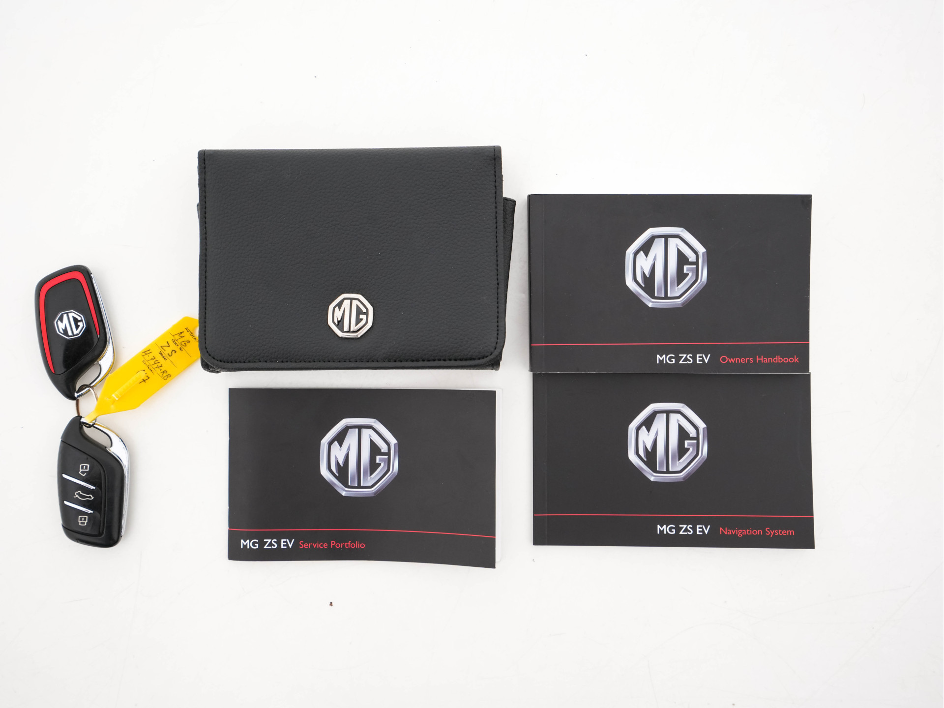 MG ZS EV Luxury 45 kWh { SOH-90%} (INCL-BTW) *PANO | LEATHER | CCS-FASTLOADER | KEYLESS | NAVI-FULLMAP | ADAPTIVE-CRUISE | CAMERA | CARPLAY | DAB | LANE-ASSIST | SPORT-SEATS | 17"ALU*