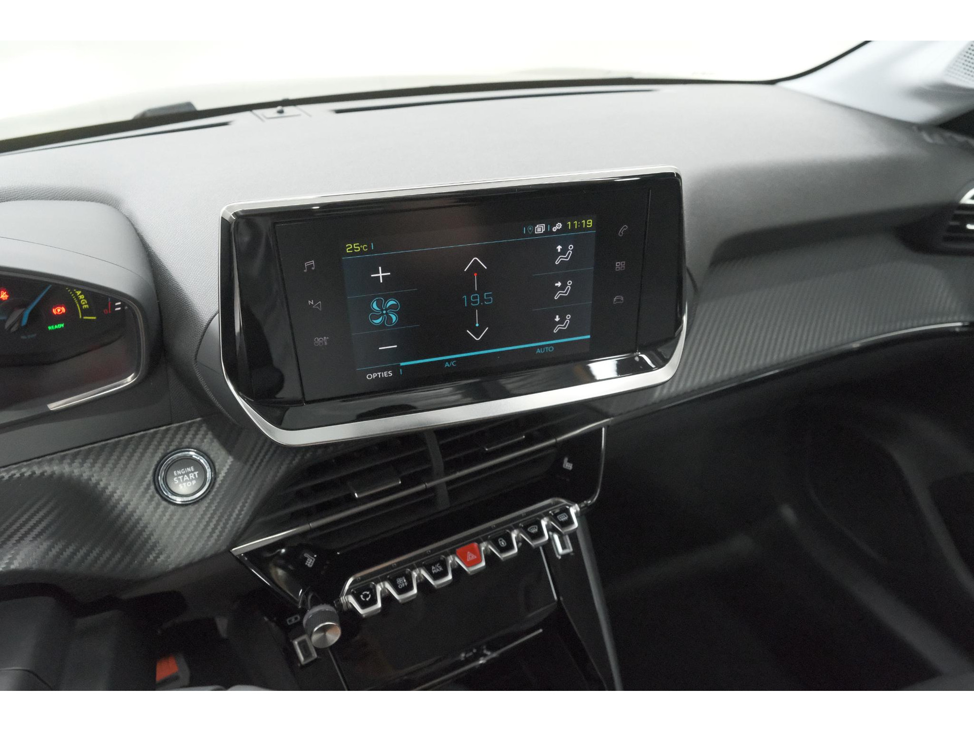 Peugeot e-208 EV Allure 50 kWh | 98,9% SOH | Camera | Navigatie | Parkeersensoren | Stoelverwarming