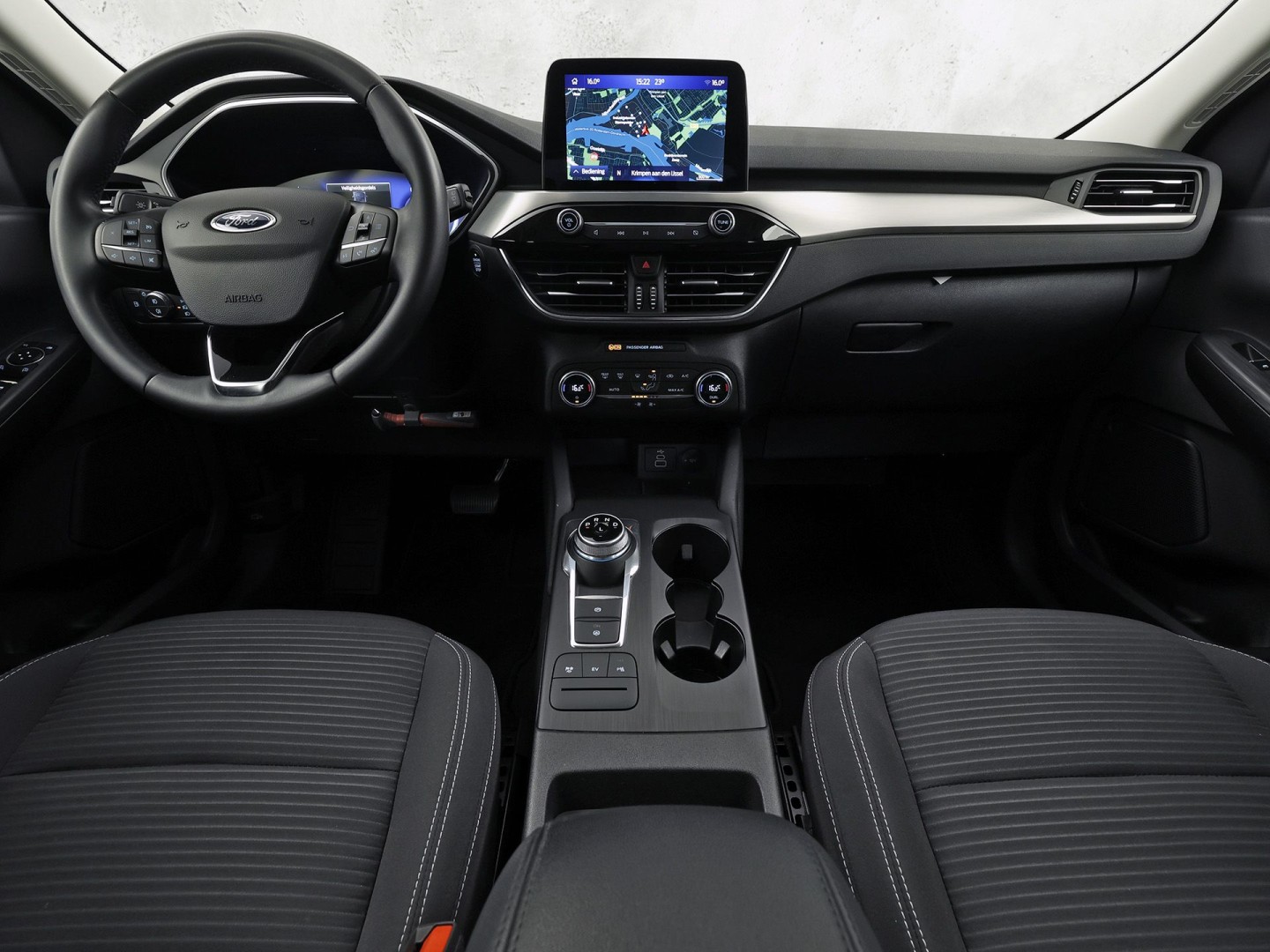 Ford Kuga 2.5 PHEV Titanium Sport 225Pk Automaat (VIRTUAL COCKPIT, SOH 93%, APPLE CARPLAY, GROOT NAVI, CAMERA, SPORTSTOELEN, CRUISE, TREKHAAK, NIEUWSTAAT)