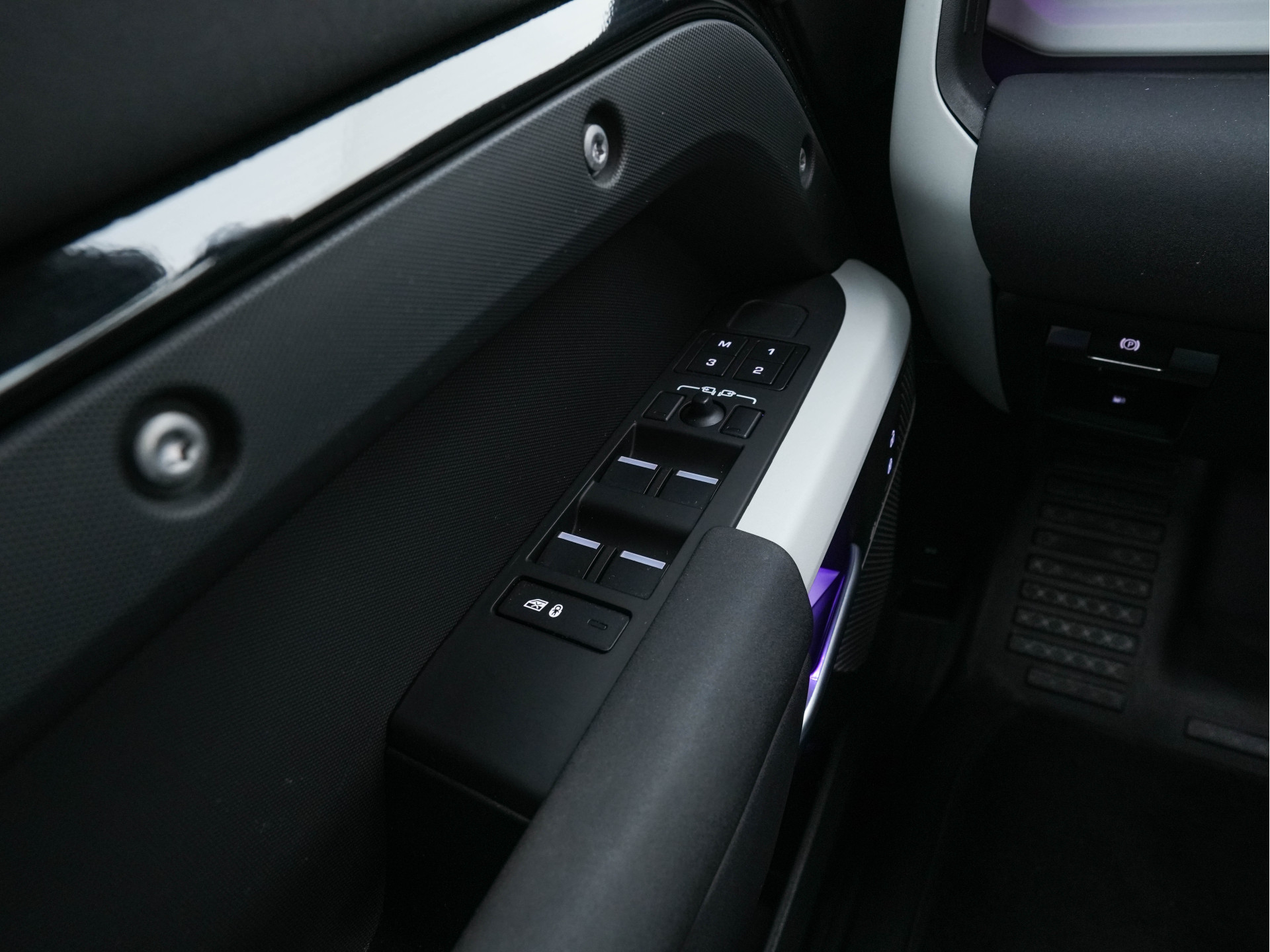 Land Rover Defender 110 2.0 P400e 110 XS Edition (Plug-in) (INCL.BTW) *PANO | LUXURY-LEATHER | FULL-LED | MERIDIAN-SOUND | BLIND-SPOT | TOP-VIEW | AIR-SUSPENSION | CCS-FASTLOADER | HEATED-COMFORTSEATS | KEYLESS | CARPLAY | LANE-ASISSIT | DAB+ | 20''A