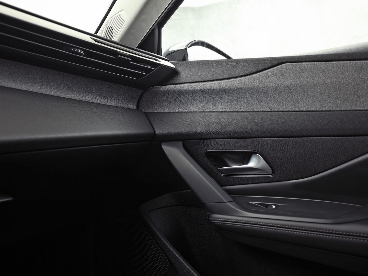 Peugeot 308 SW 1.6 Plug-in Hybrid 180 Allure 180Pk Automaat (APPLE CARPLAY, GROOT NAVI, 360 CAMERA, LEDER, SPORTSTOELEN, GETINT GLAS, ADAPTIVE CRUISE, KEYLESS, NIEUWSTAAT)
