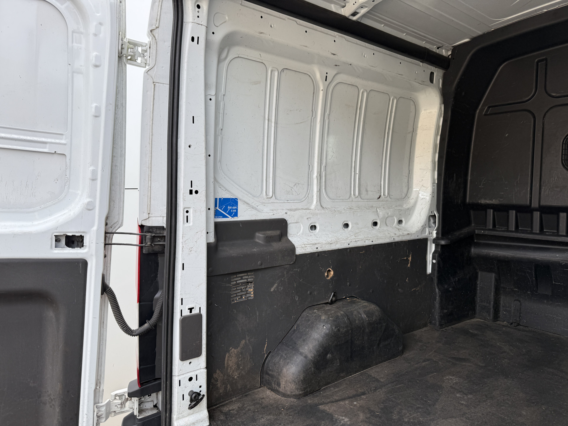 Ford Transit DC 2.0 TDCI L3H2 130PK 6-persoons Dubbele cabine L3H2 Trekhaak Parkeersensoren voor