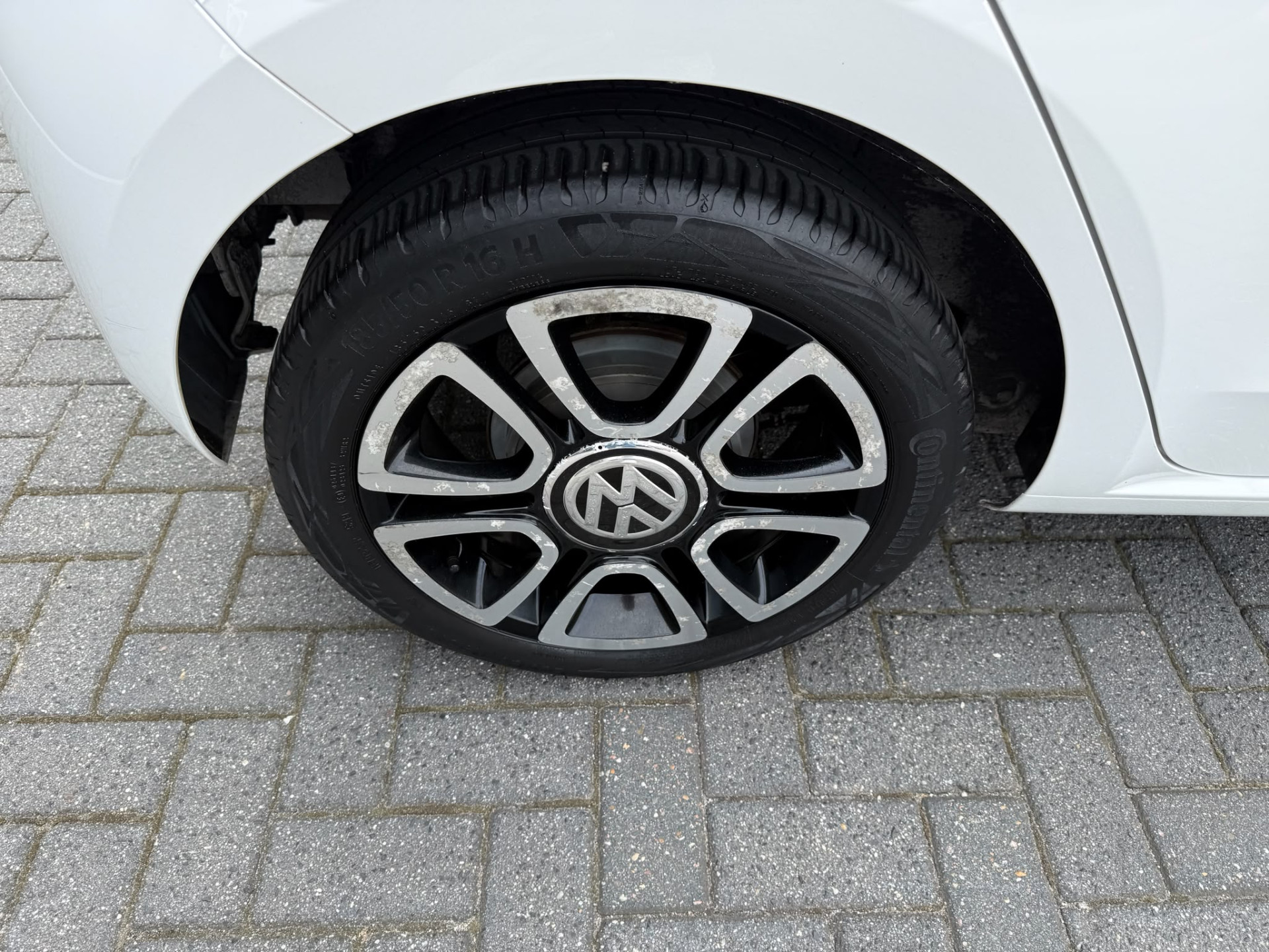 Volkswagen Up! 1.0 high up! BlueMotion | 2E EIGENAAR | 3/6/12MND GARANTIE | PANO | CRUISE | AIRCO | NAVI | FENDER AUDIO |