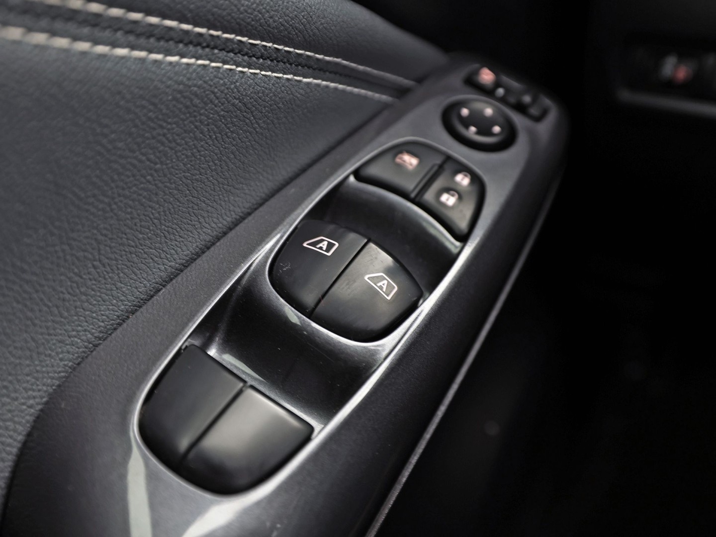 Nissan Juke 1.0 DIG-T N-Connecta (APPLE CARPLAY, GROOT NAVI, CLIMATE, CAMERA, SPORTSTOELEN, GETINT GLAS, KEYLESS START, CRUISE, NIEUWSTAAT)