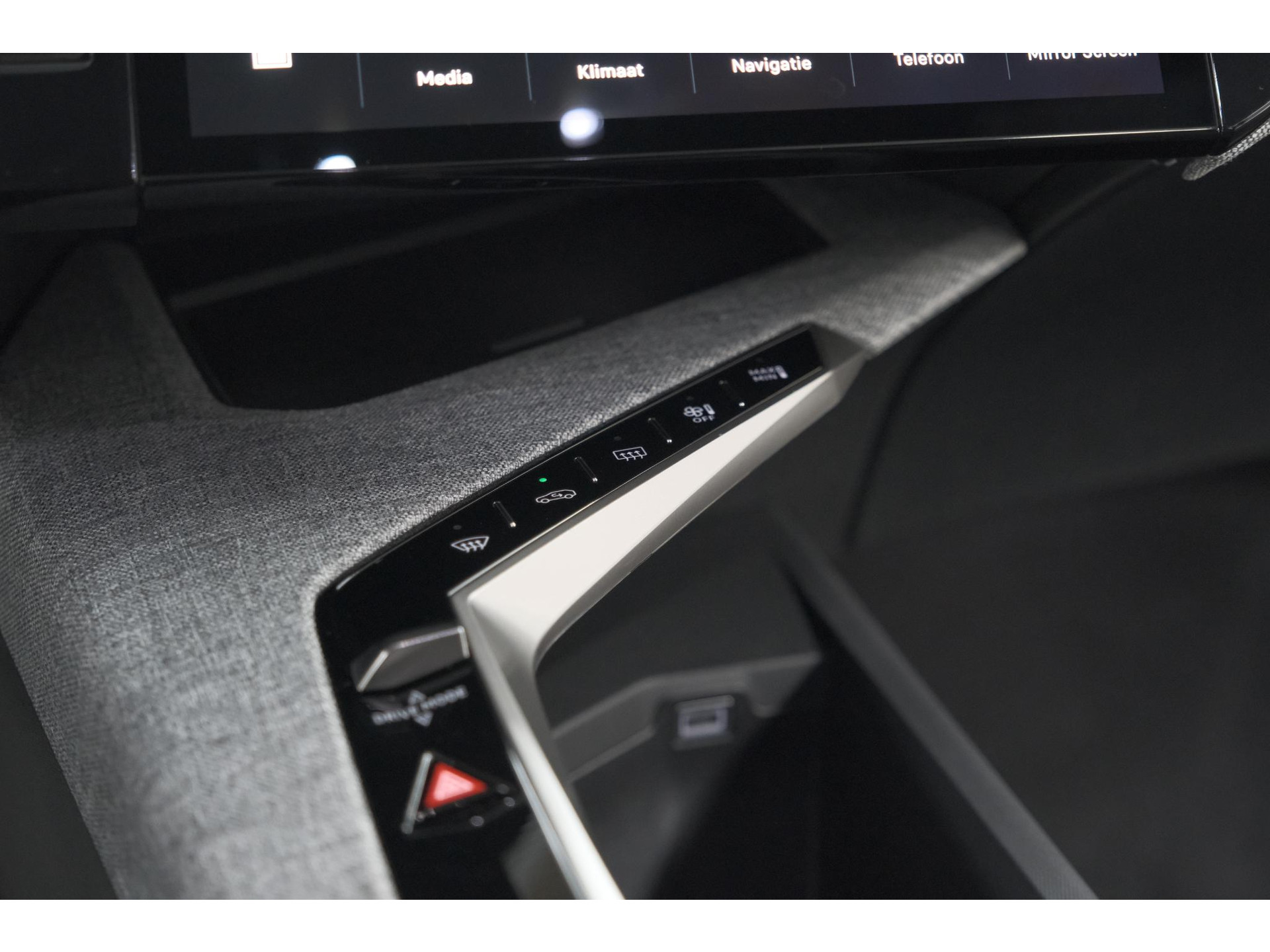 Peugeot 5008 1.2 Hybrid 136 e-DCS6 Allure | 7 Zitplaatsen | Camera | Stoelverwarming | Navigatie