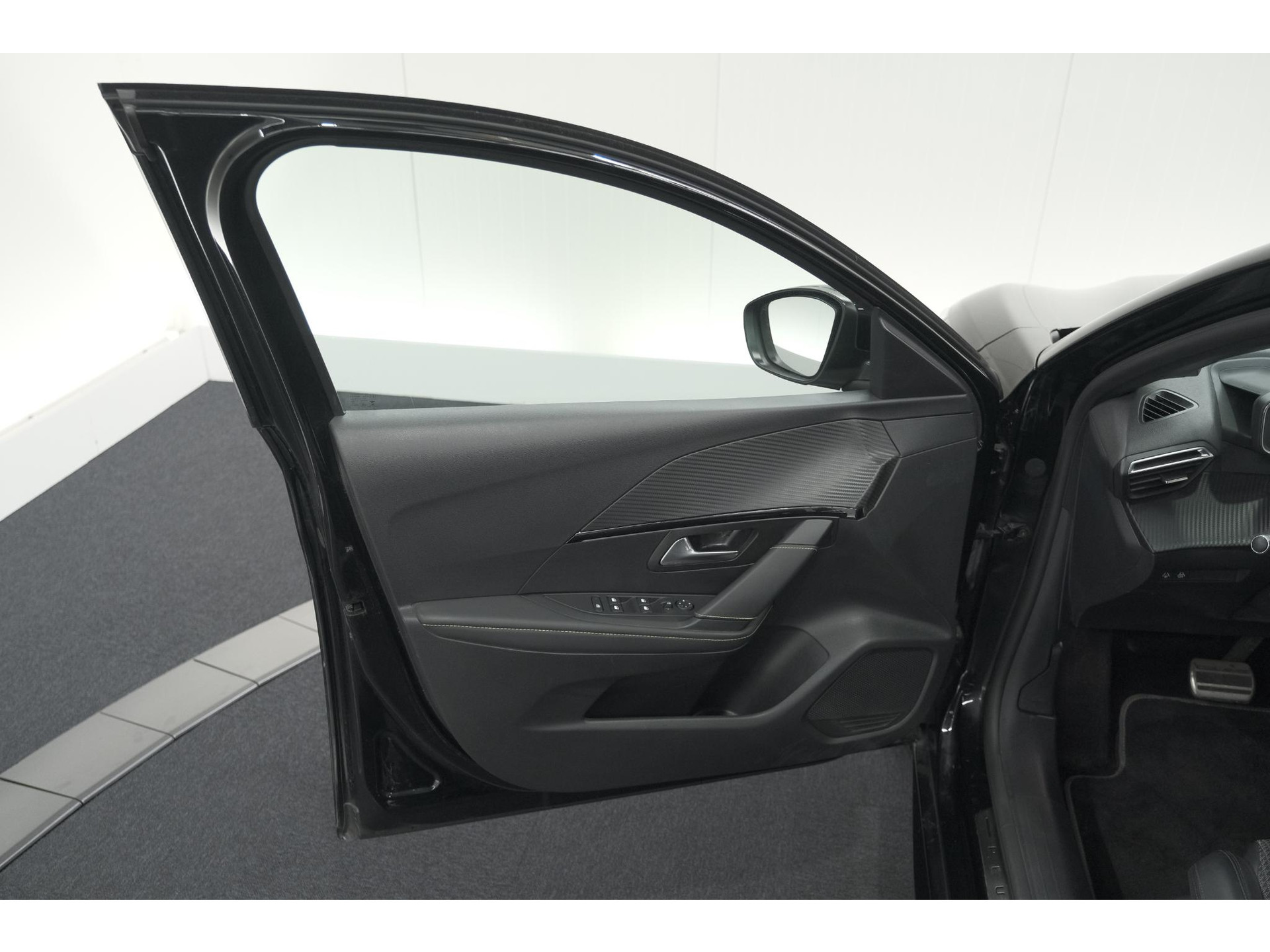 Peugeot 208 PureTech 130 EAT8 GT-Line | Camera | Adaptieve Cruise Control | Stoelverwarming | Navigatie