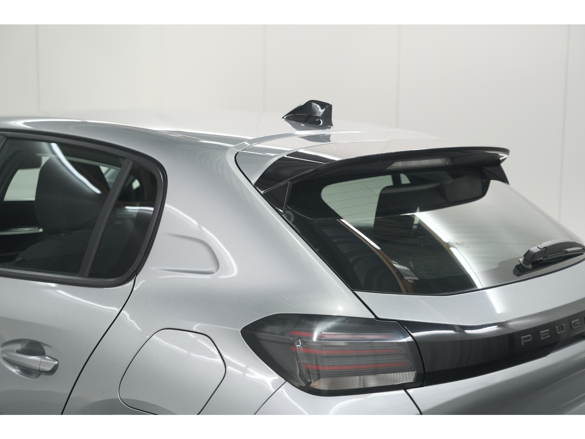 Peugeot 208 PureTech 100 Active | Parkeersensoren | Navigatie | Apple Carplay