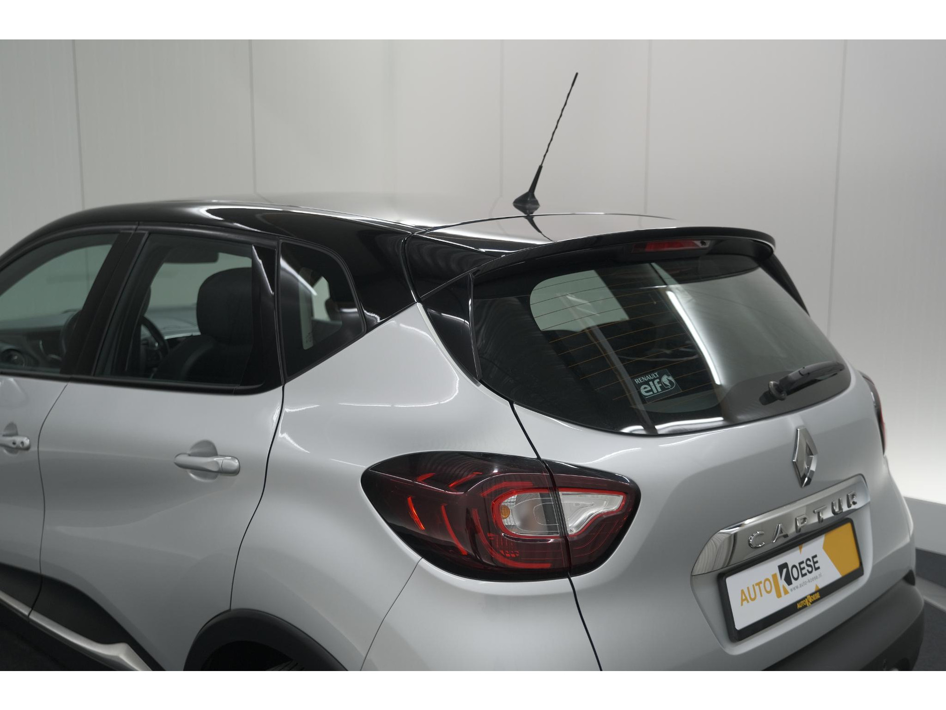 Renault Captur TCe 90 Intens | Trekhaak | AllSeason banden | Navigatie | Parkeersensoren