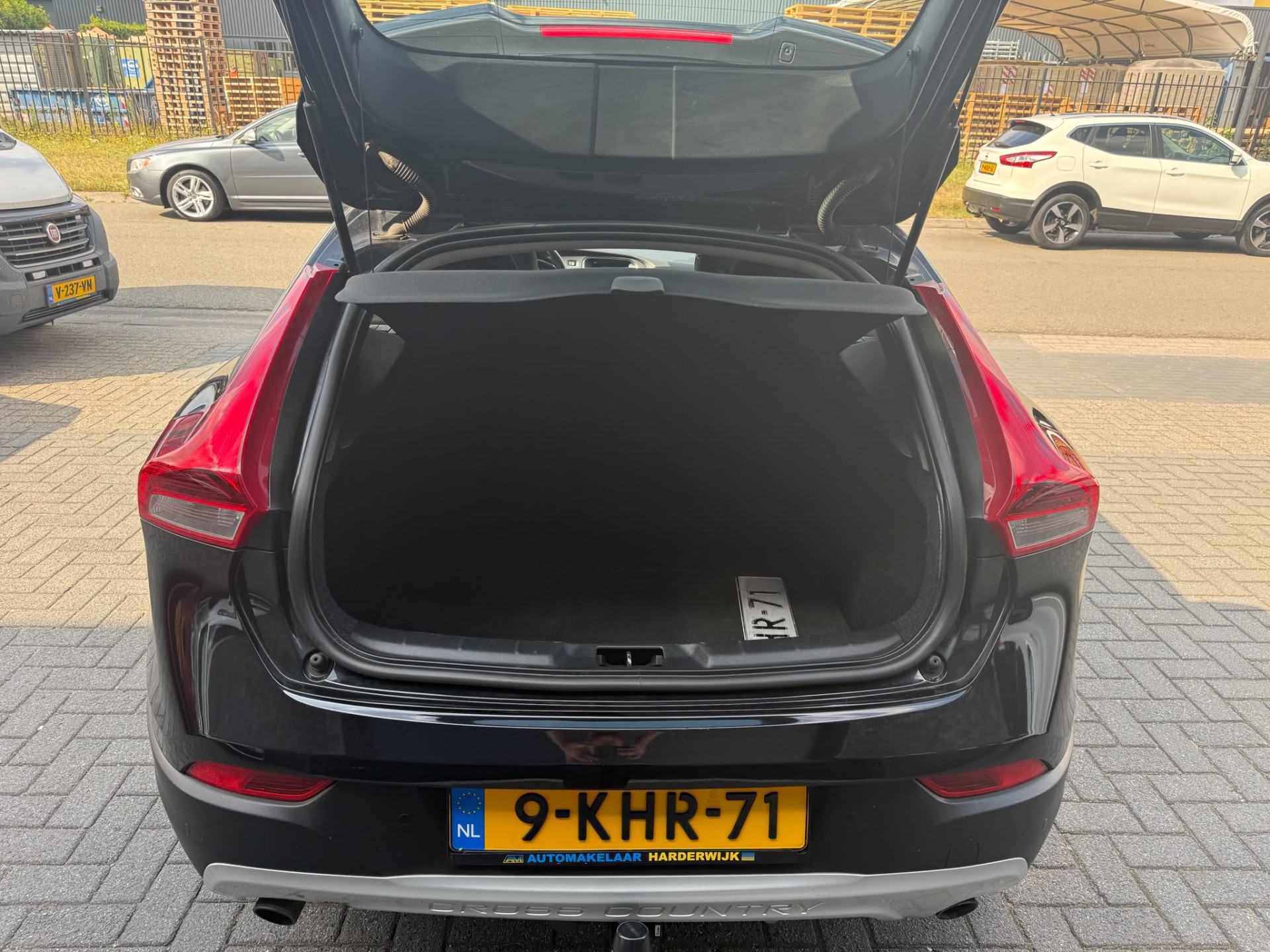 Volvo V40 Cross Country 1.6 T4 Momentum | 2E EIGENAAR | 3/6 OF 12 MND GARANTIE | NAVI | CRUISE |TREKHAAK | DEALER ONDERHOUDEN |