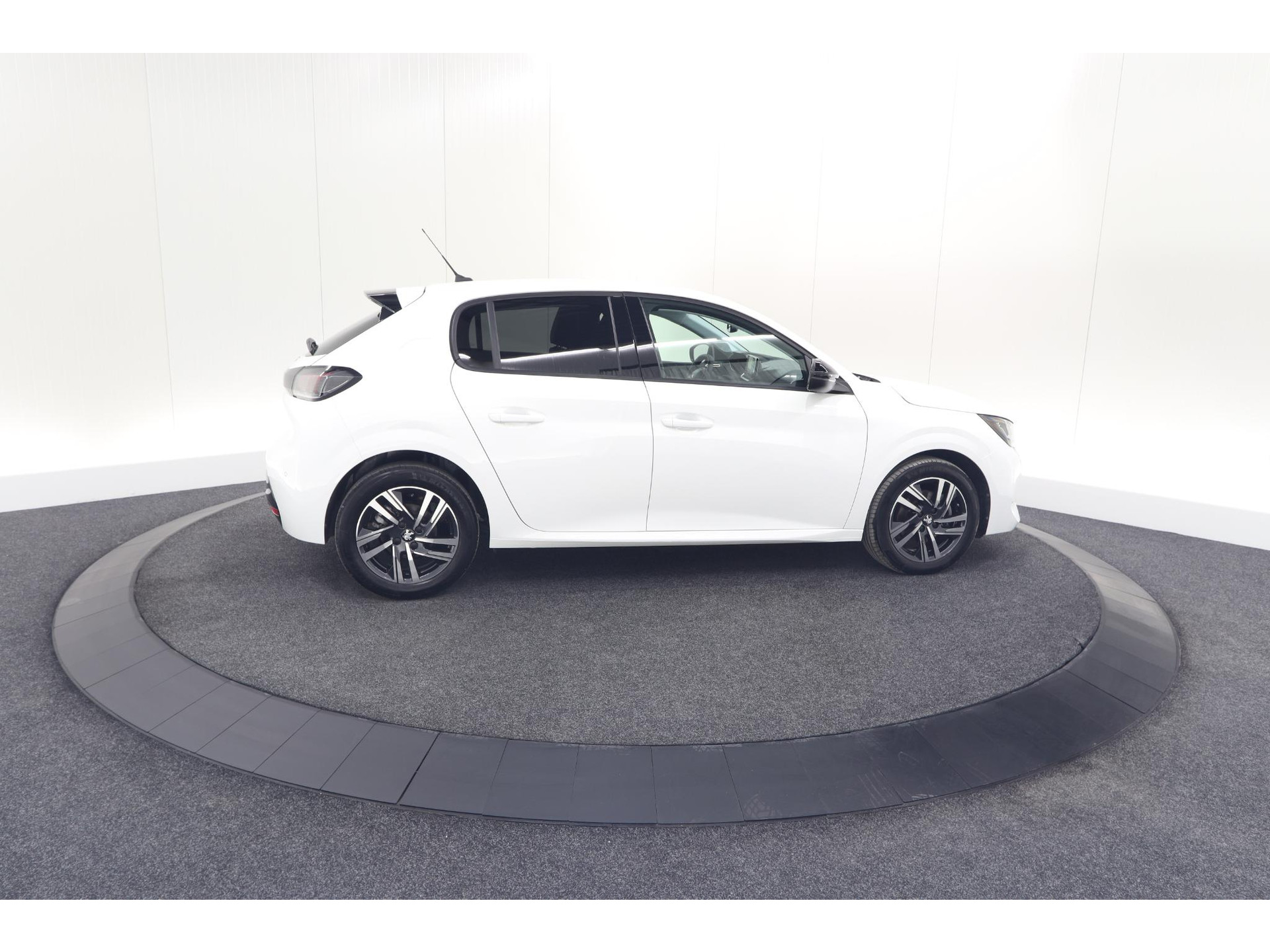 Peugeot 208 PureTech 100 Allure Pack | Camera | Apple Carplay | Stoelverwarming | Parkeersensoren