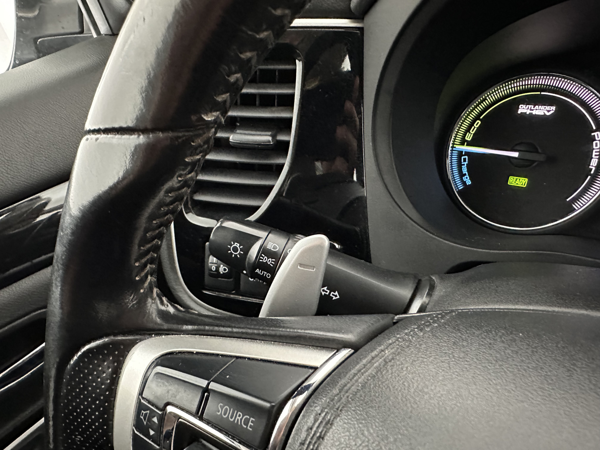 Mitsubishi Outlander 2.0 PHEV (Plug-In) Pure (INCL-BTW) Aut. *LEATHER-MICROFIBRE | COMFORTSEATS | CARPLAY | CAMERA | DAB+ | KEYLESS | PRIVACY-GLASS | SHIFT-PADDLES | TOWBAR | 16''ALU*