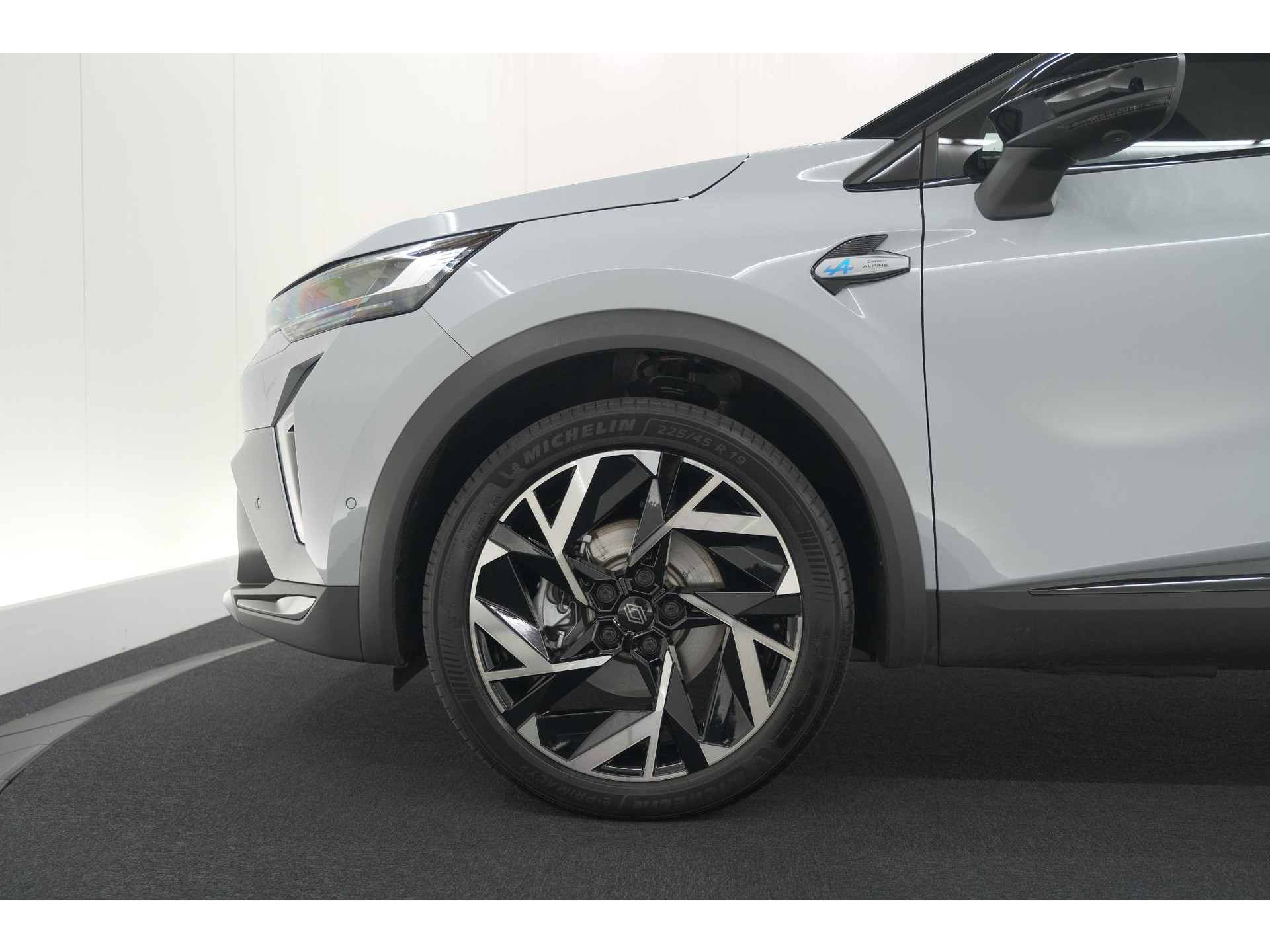 Renault Captur 1.8 E-Tech full hybrid 160 esprit Alpine | 360 Camera | Adaptieve Cruise Control | Dodehoekdetectie | Stuurwielverwarming