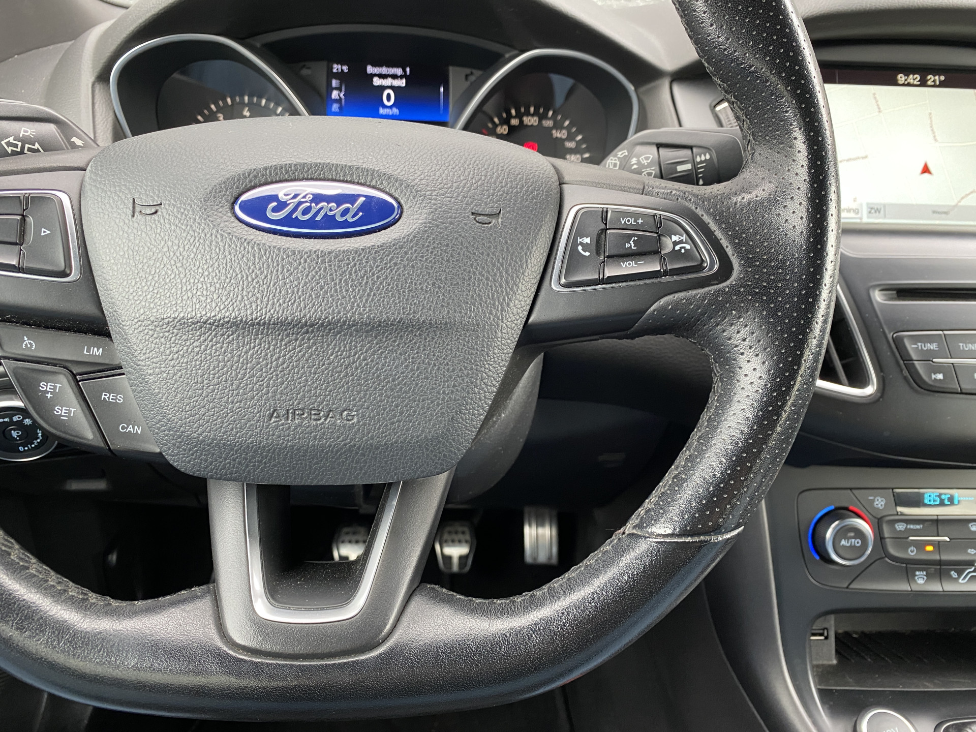Ford Focus 1.5 ST-Line 150 pk | navigatie | cruise control | trekhaak | all season banden | carplay | parkeersensoren