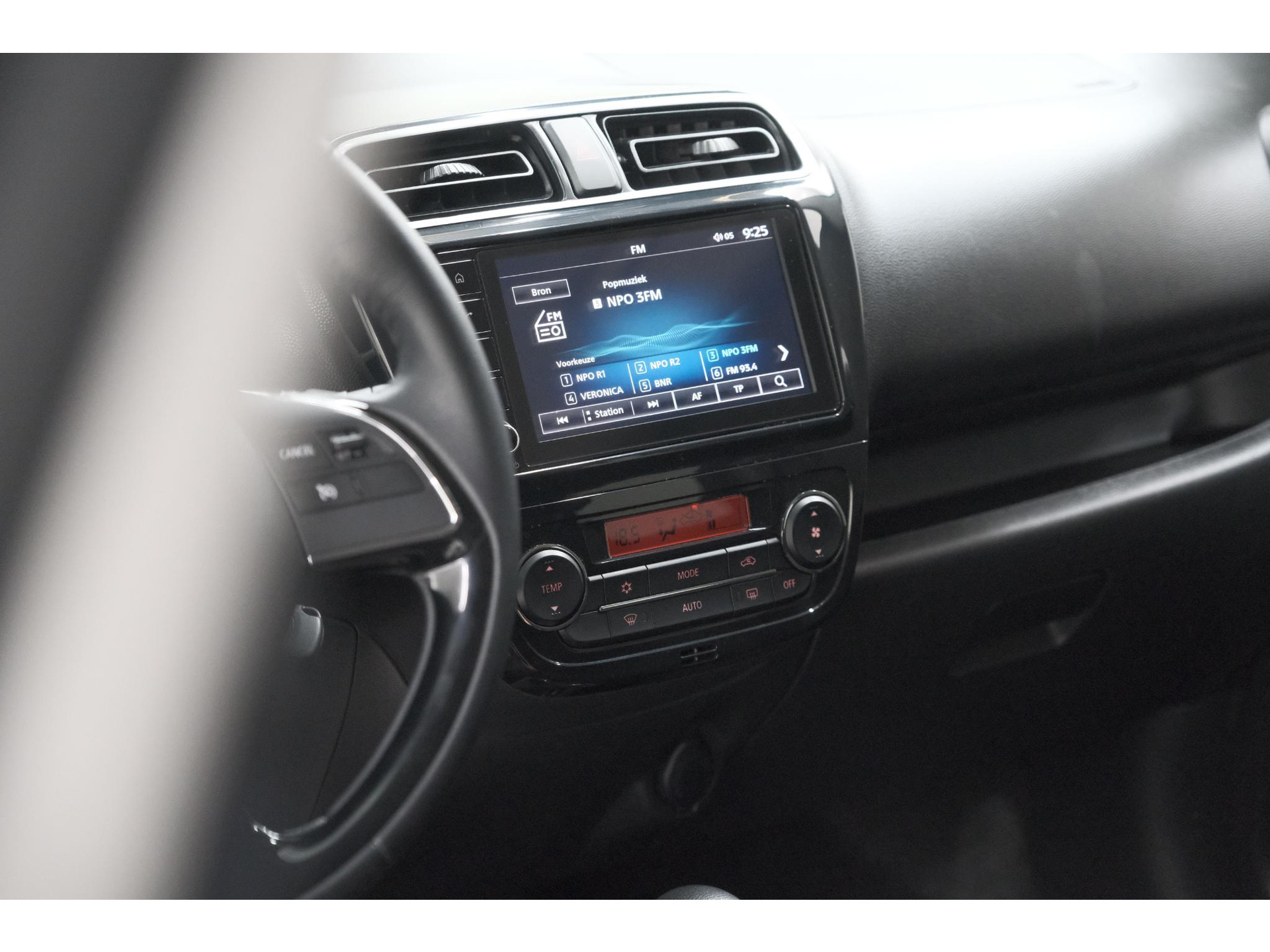 Mitsubishi Space Star 1.2 Intense | AUTOMAAT! | Apple Carplay | Allseason Banden | Climate Control
