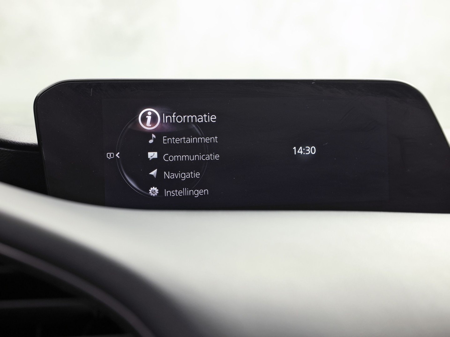 Mazda 3 2.0 e-SkyActiv-G M Hybrid 122 Automaat (GROOT NAVI, CLIMATE, STUUR/STOELVERWARMING, BOSE AUDIO, CAMERA, SPORTSTOELEN, ADAPTIVE CRUISE, HEAD-UP DISPLAY, NIEUWSTAAT)
