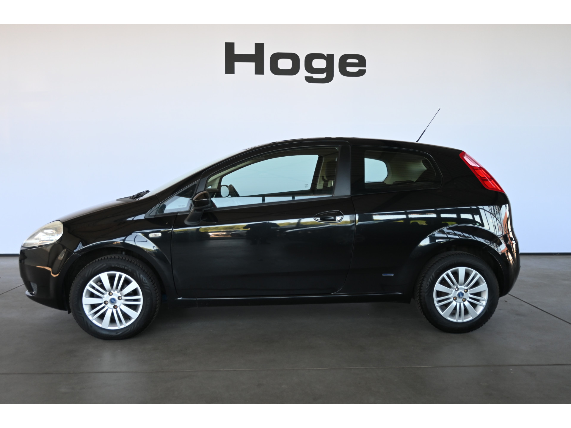 Fiat Grande Punto 1.4 Dynamic Nap Airco Lichtmetaal Stuurbekrachtiging Rijklaarprijs Inruil Mogelijk!