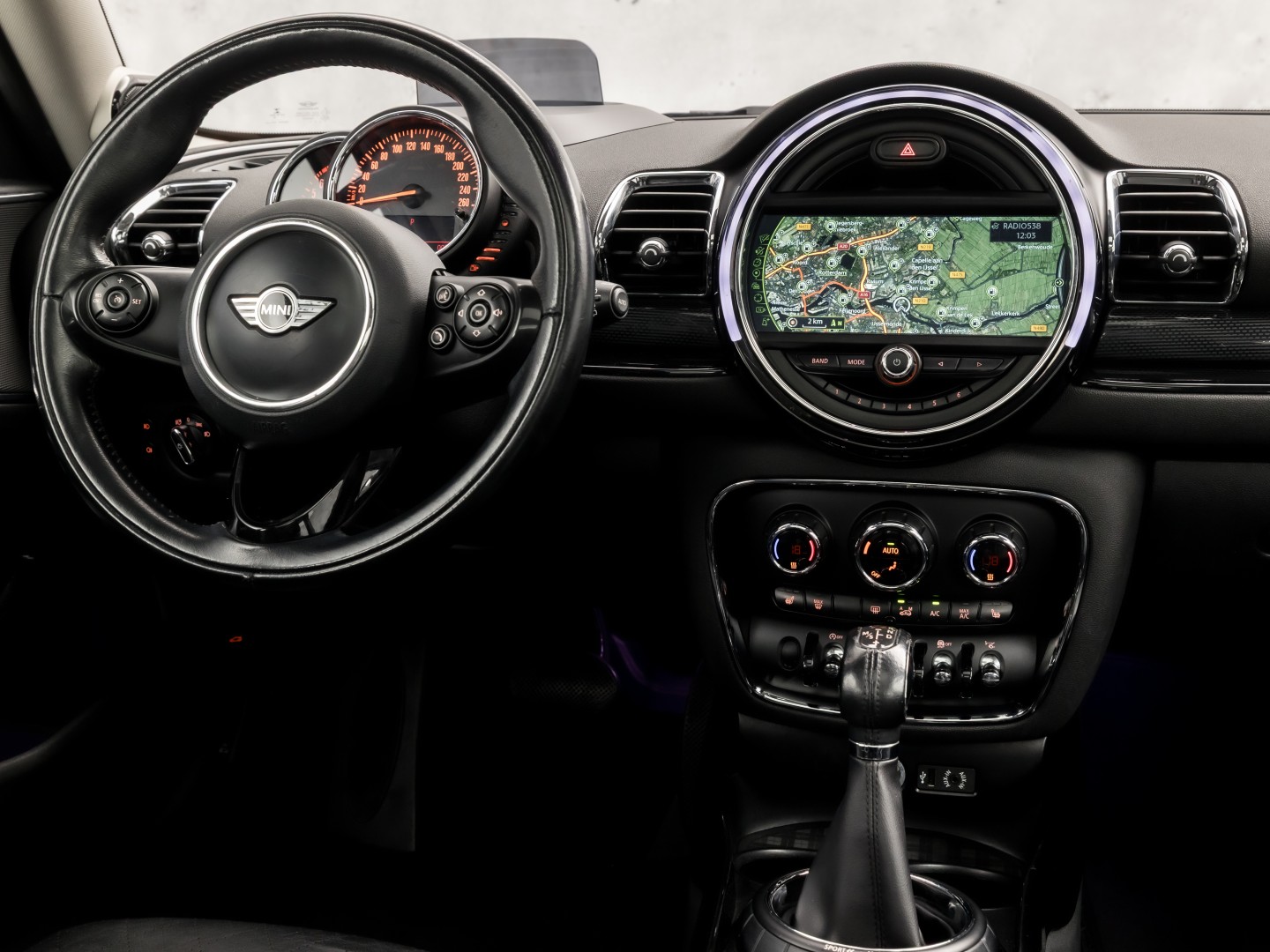 MINI Clubman 2.0 Cooper S Chilli 192Pk Automaat (PANORAMADAK, GROOT NAVI, MEMORY SEAT, LEDER, HARMAN/KARDON, CAMERA, STOELVERWARMING, LED KOPLAMPEN, NIEUWSTAAT)