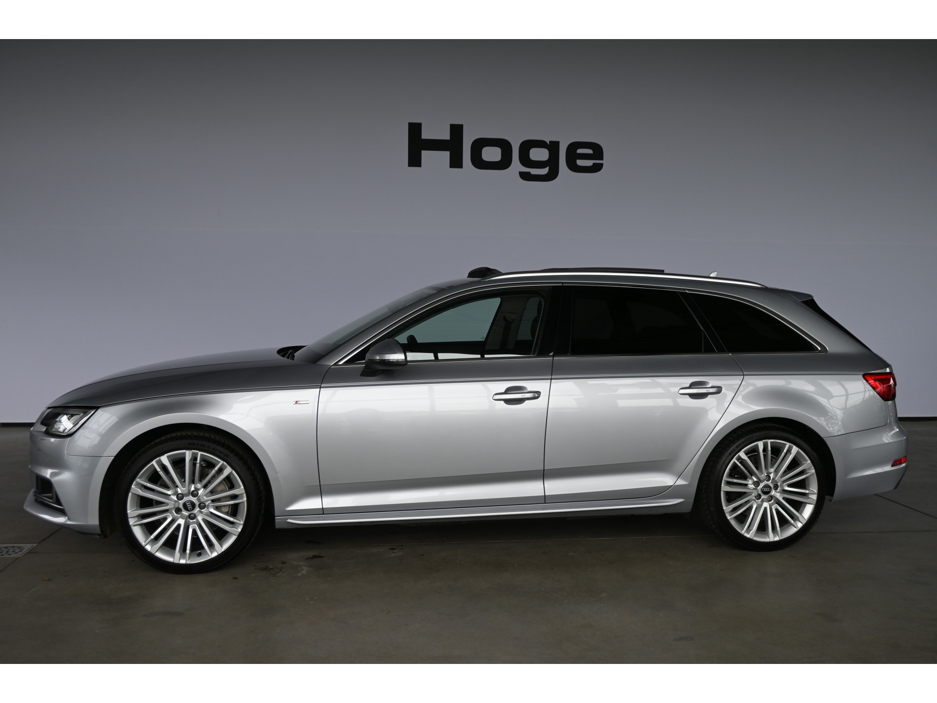 Audi A4 Avant 2.0 TFSI quattro S-Line Automaat Navigatie Panoramadak Adaptief Matrix LED Goed Onderhouden! Inruil Mogelijk!